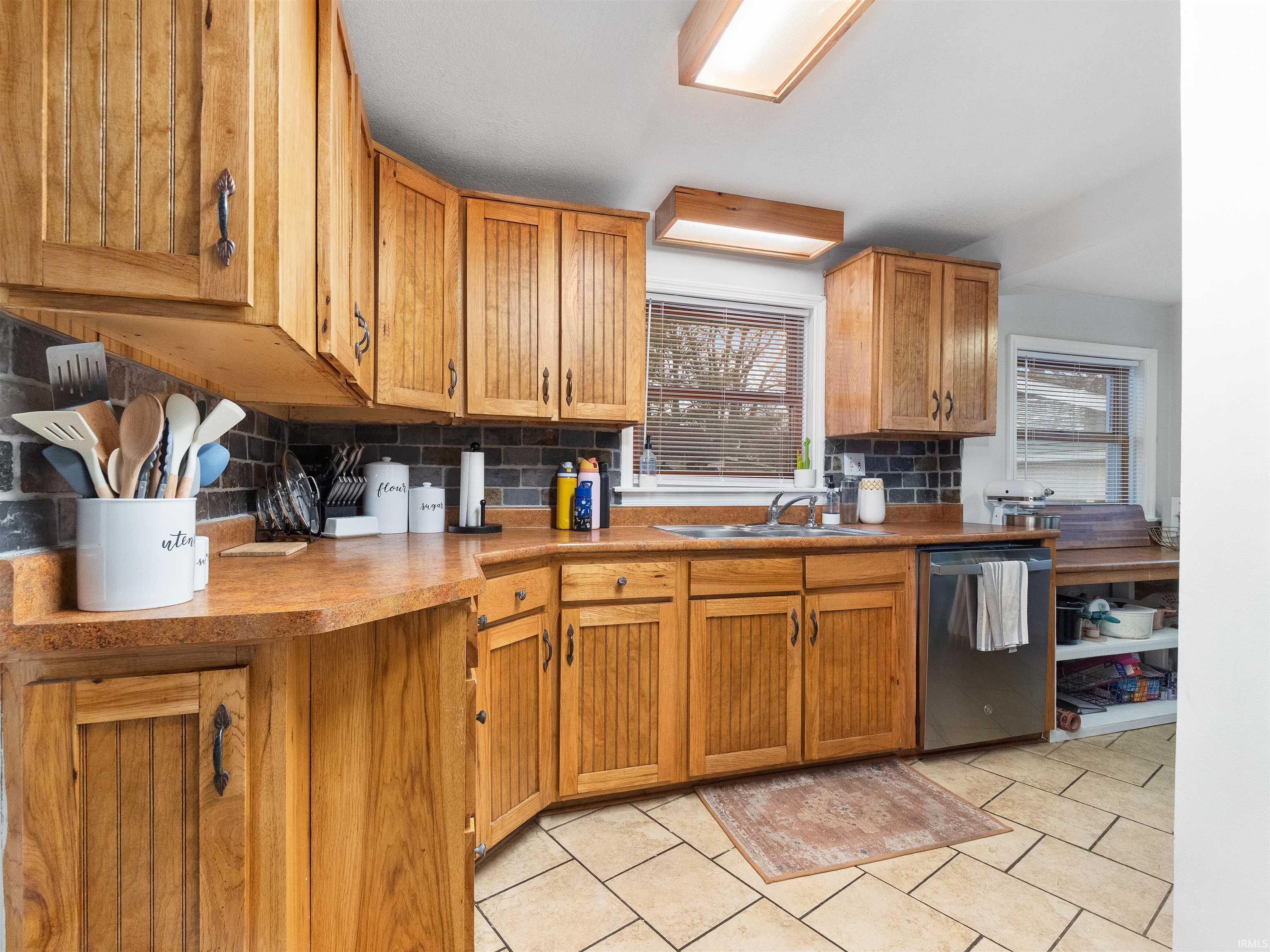 Photo 4 of 2335 Edgerton Street