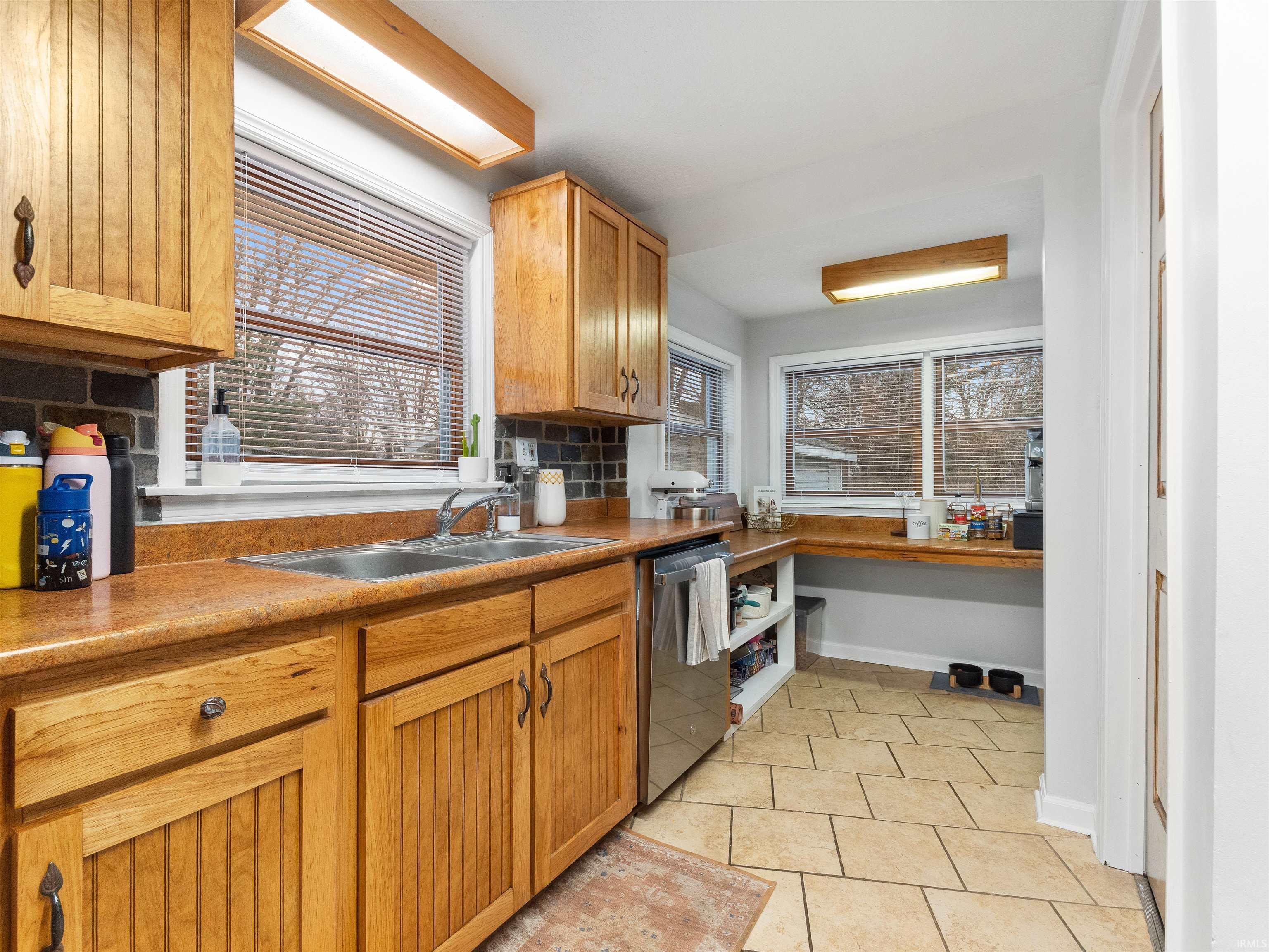 Photo 5 of 2335 Edgerton Street