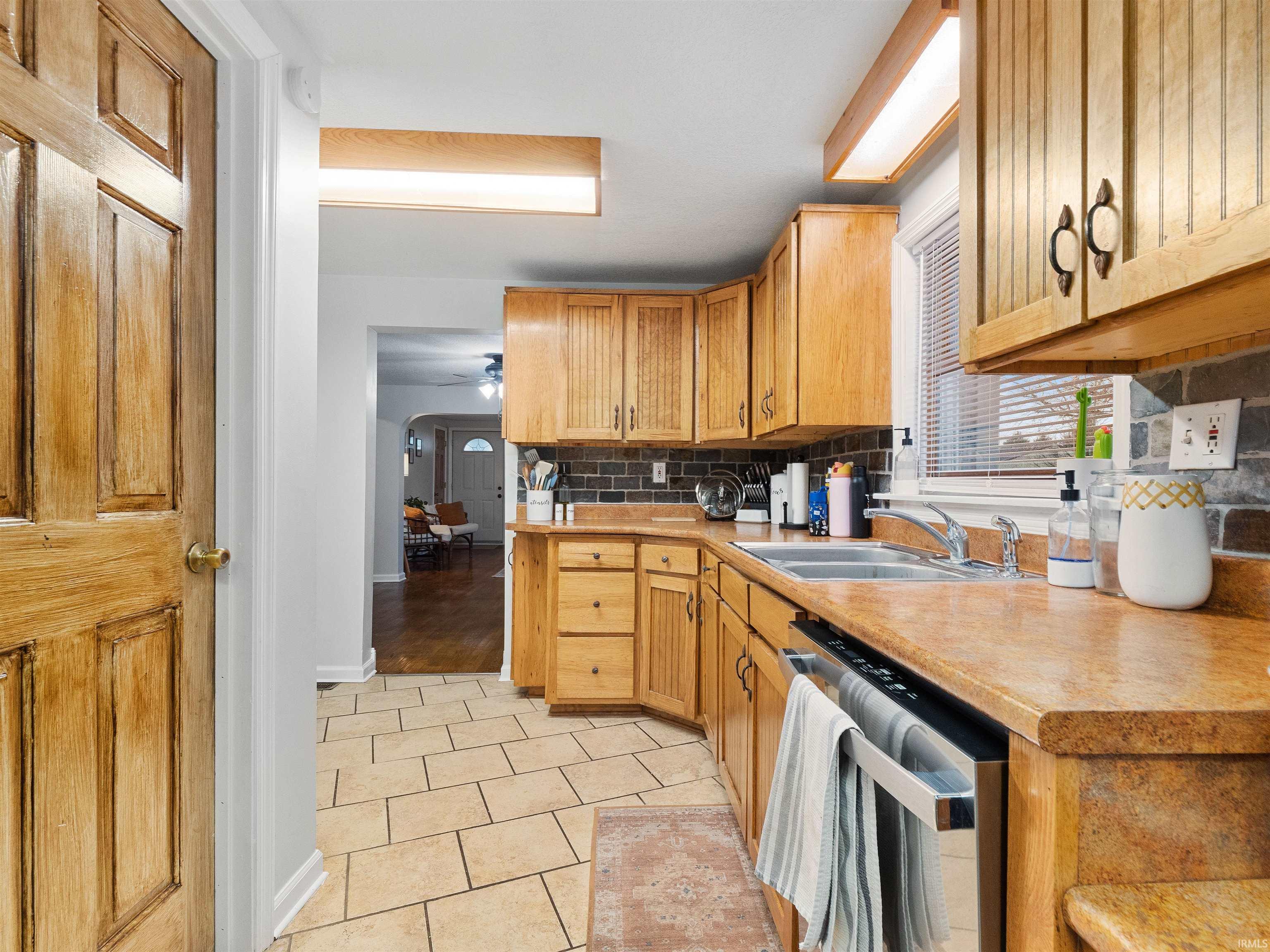 Photo 7 of 2335 Edgerton Street