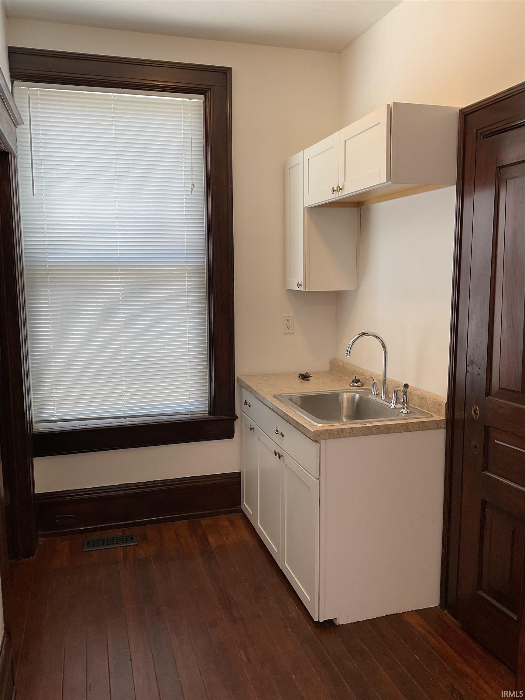 Photo 5 of 623 W Washington Boulevard