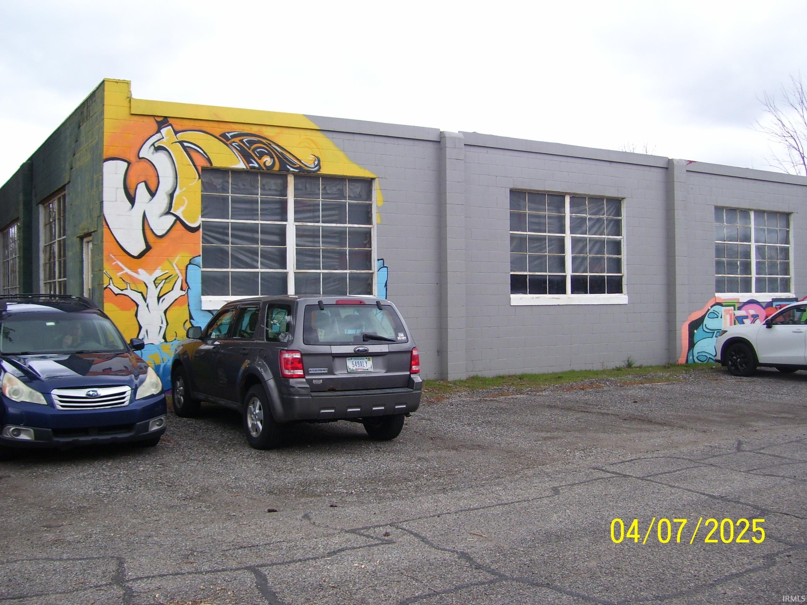 Photo 2 of 814 E Jefferson Street