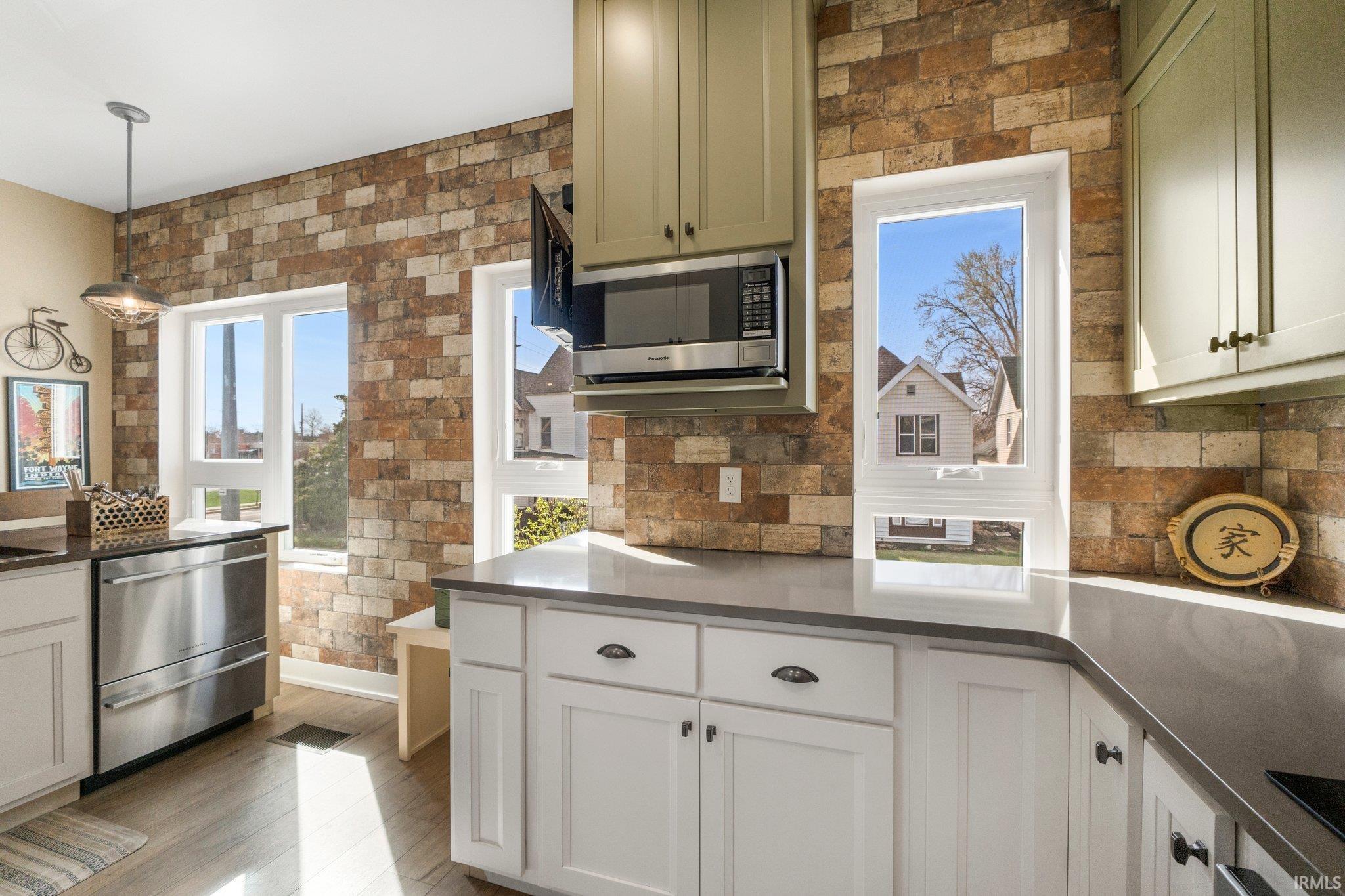 Photo 13 of 410 W Brackenridge Street