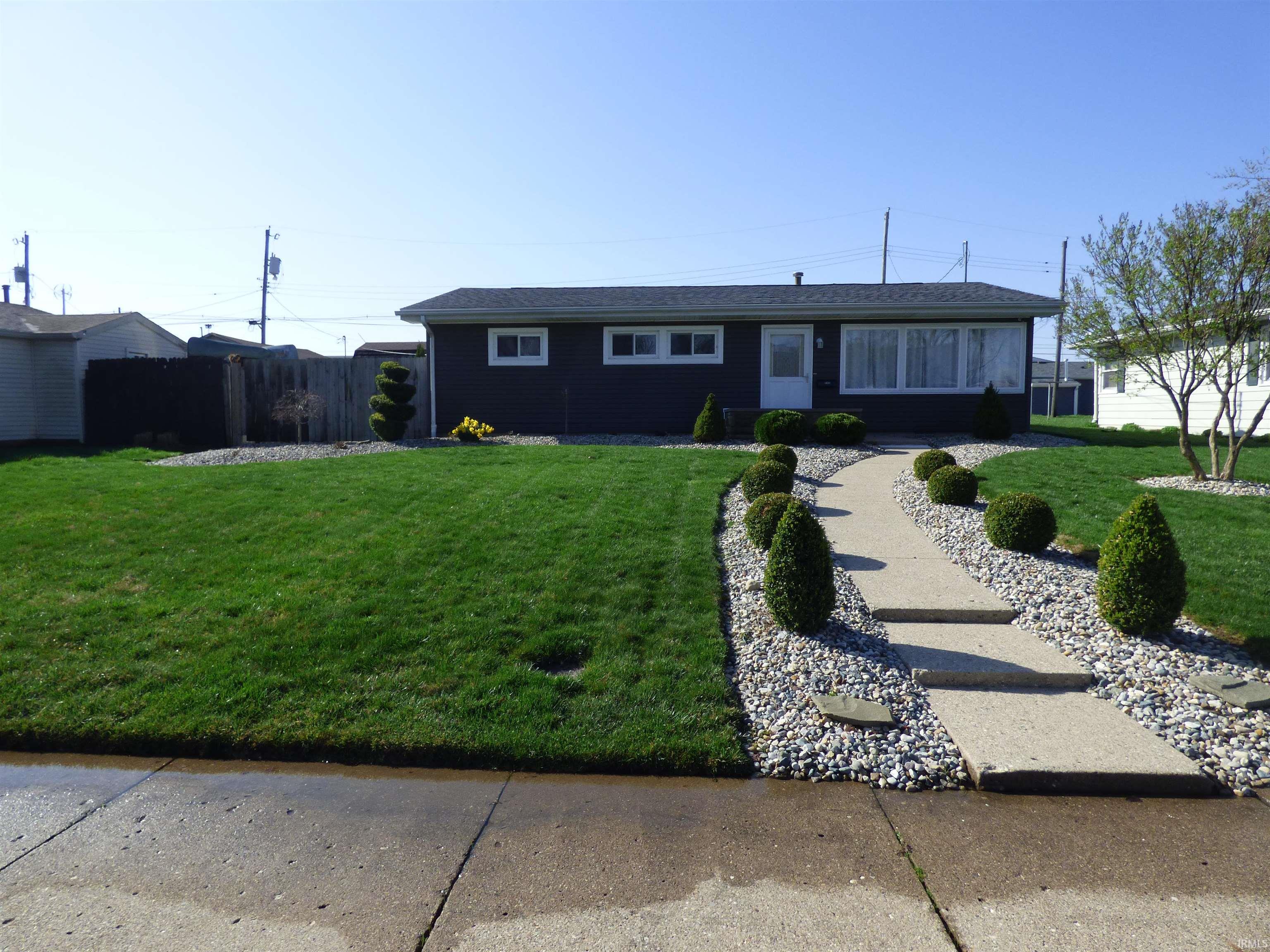 Homes for sale in Frankfort, IN | 1501 E Walnut St, Frankfort, IN 46041 | MLS# 202511759