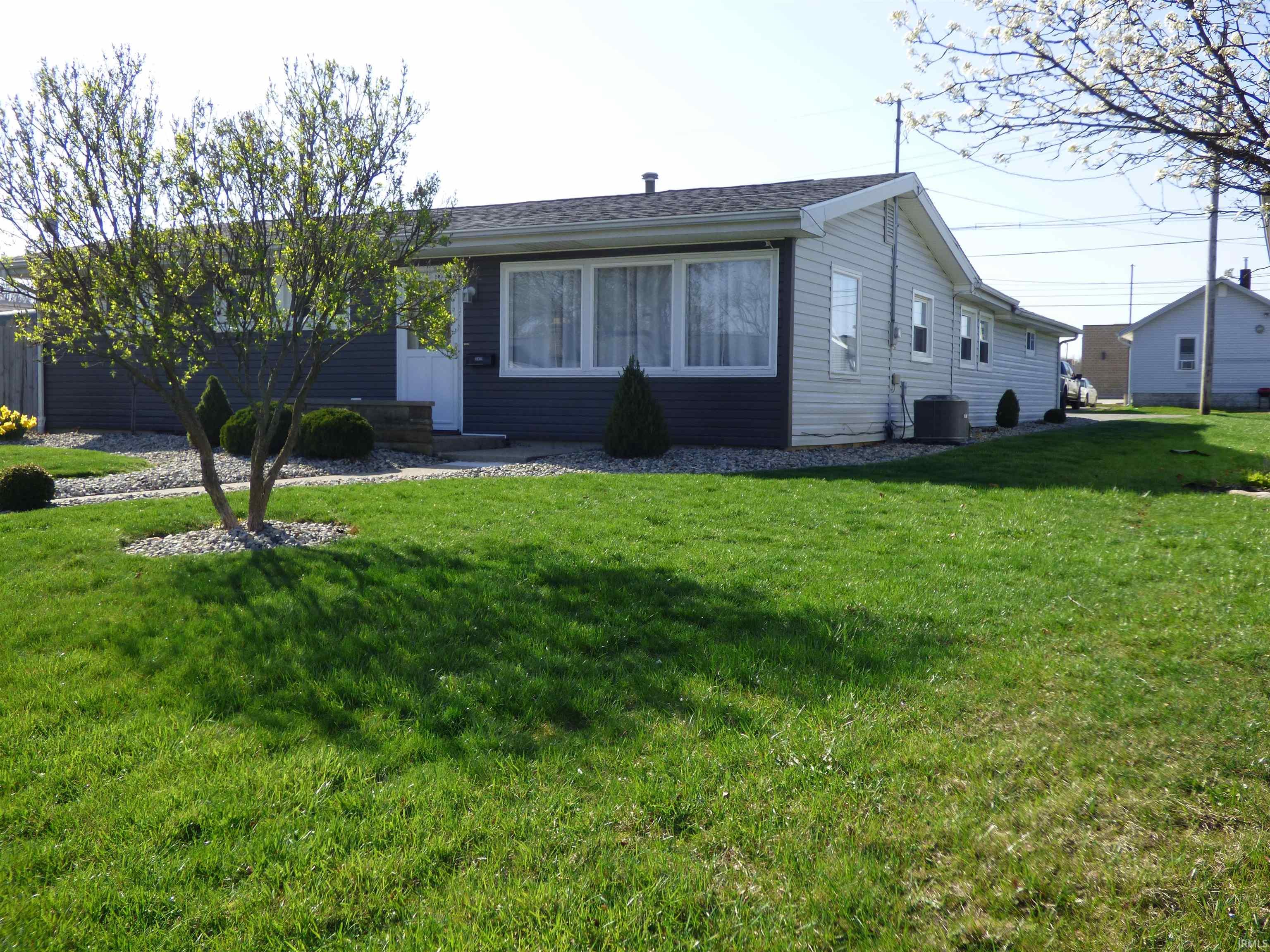 Homes for sale in Frankfort, IN | 1501 E Walnut St, Frankfort, IN 46041 | MLS# 202511759