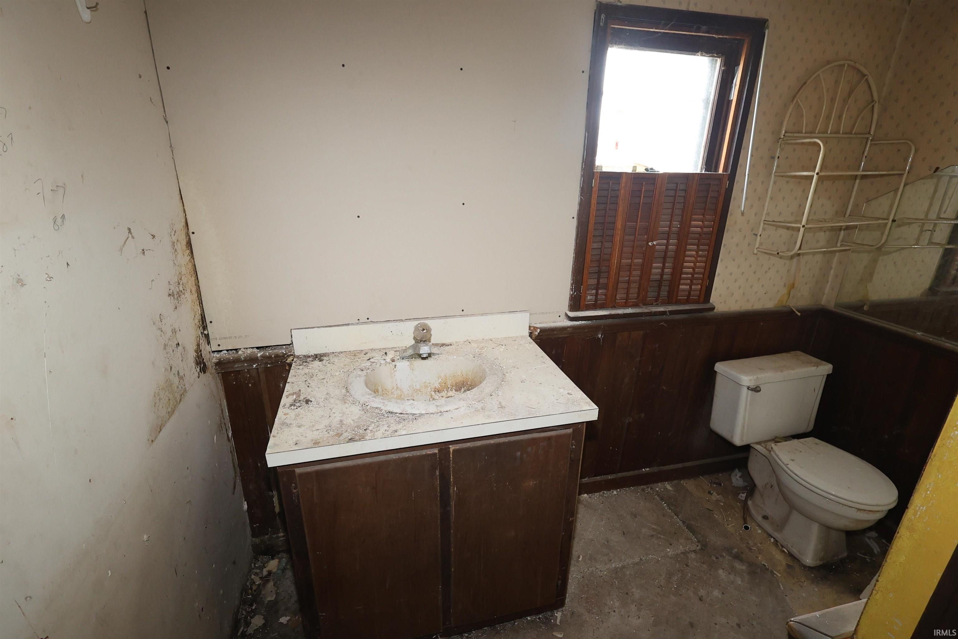 Photo 11 of 650 W Lexington Avenue