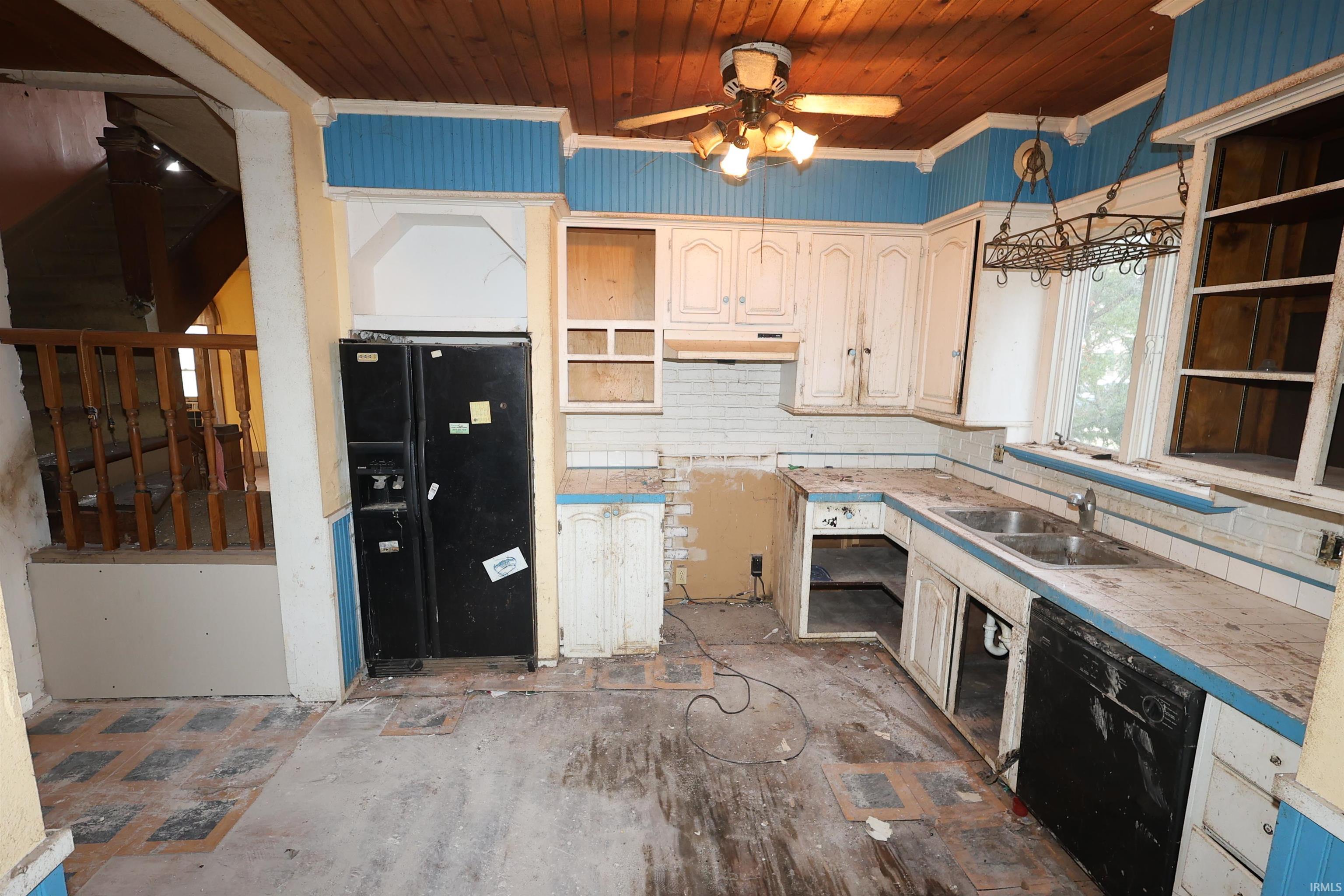 Photo 8 of 650 W Lexington Avenue