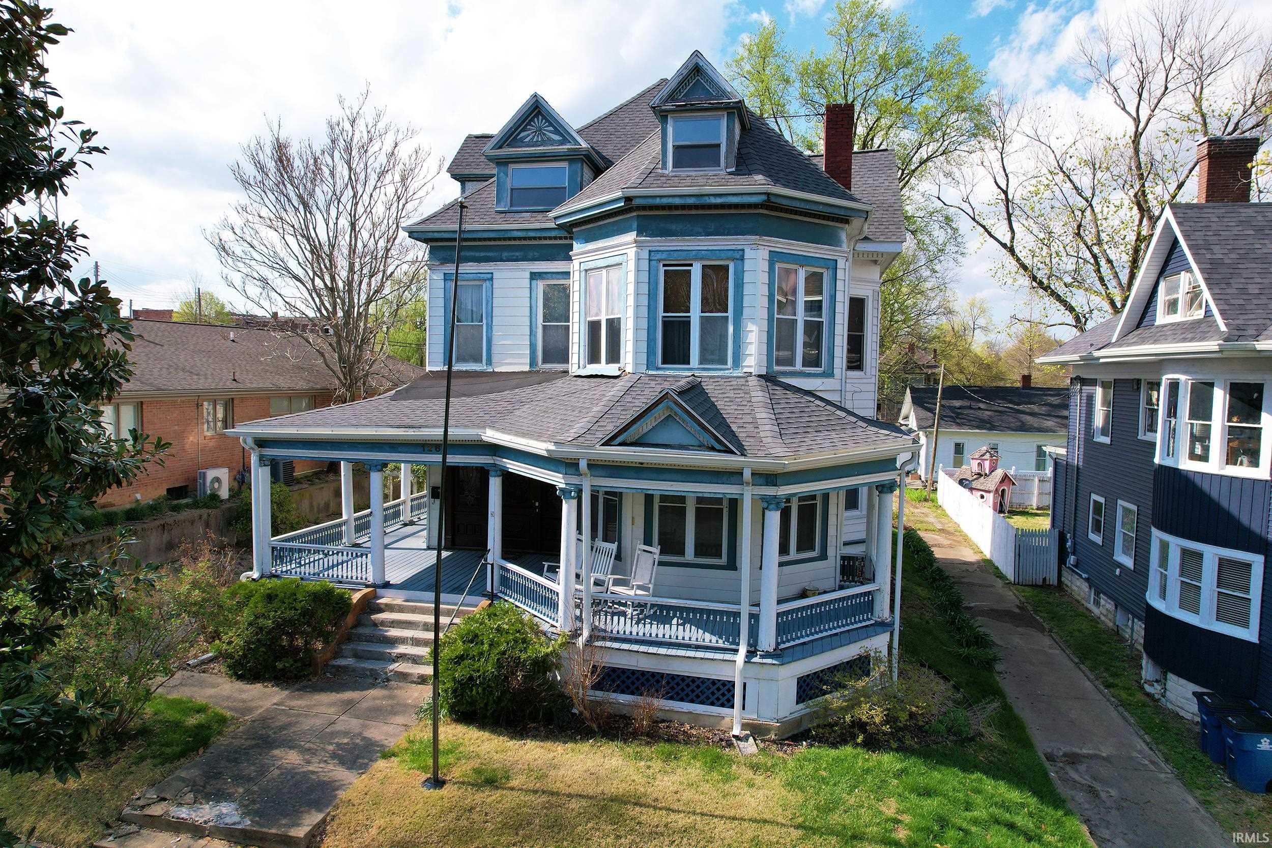 Homes for sale in Mount Carmel, IL | 126 E 4th St, Mount Carmel, IL 62863 | MLS# 202511969