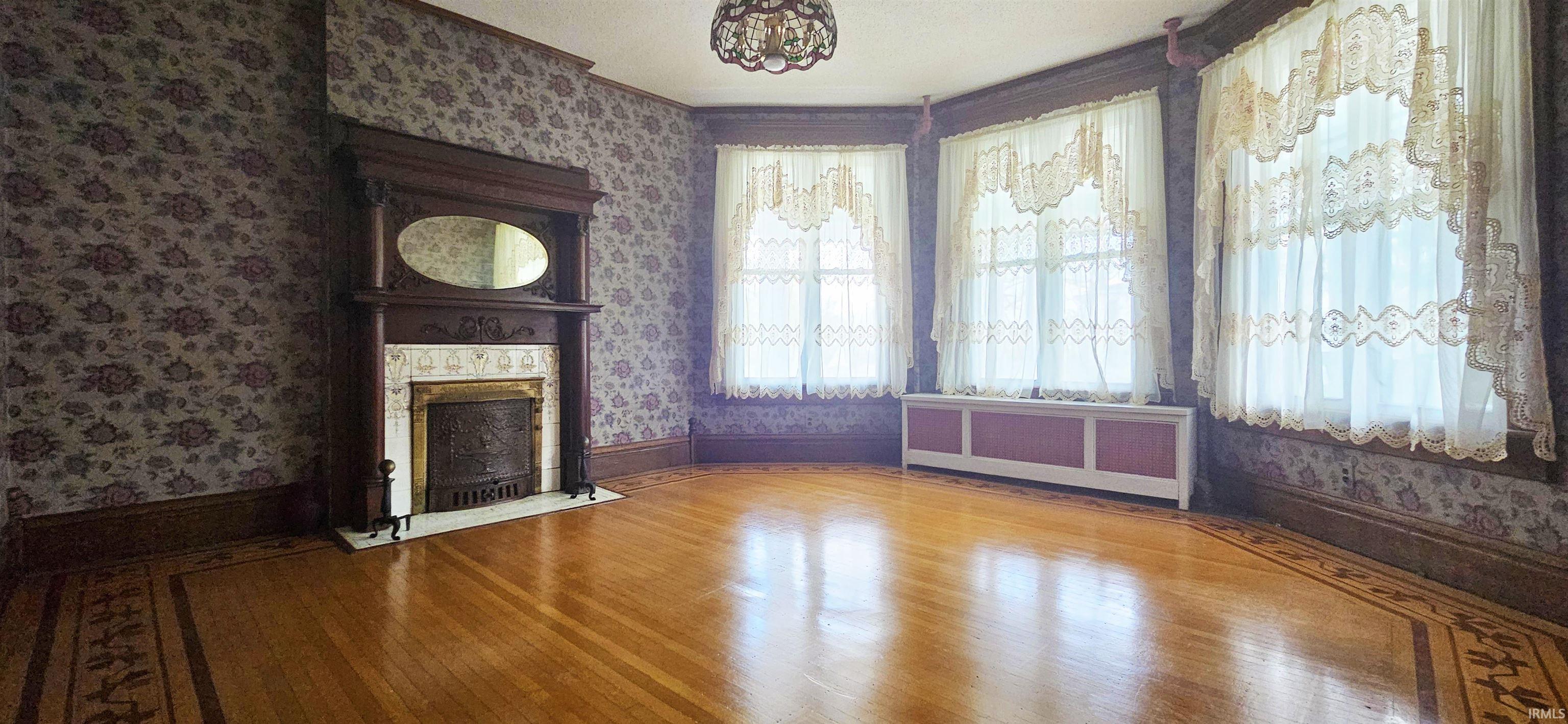 Homes for sale in Mount Carmel, IL | 126 E 4Th St, Mount Carmel, IL 62863 | MLS# 202511969