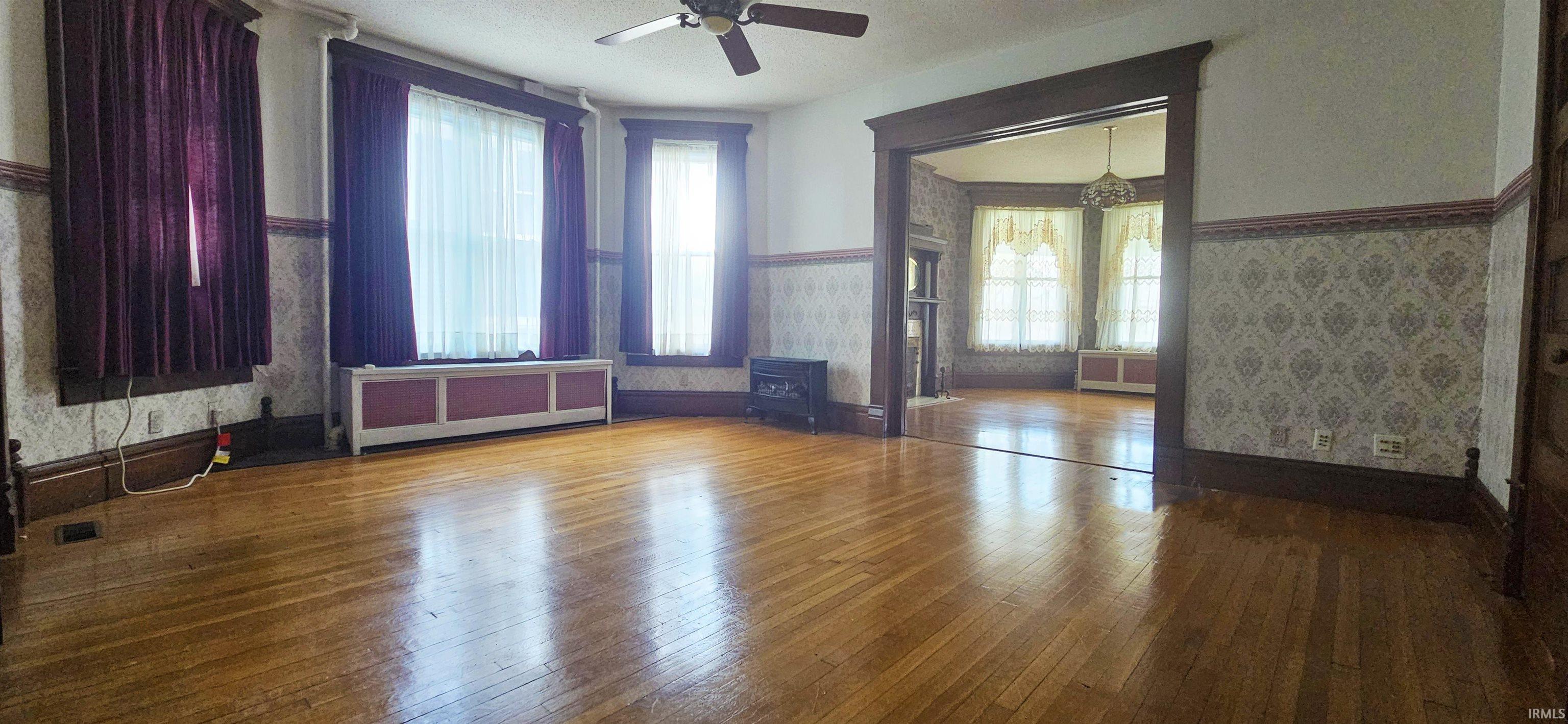 Homes for sale in Mount Carmel, IL | 126 E 4Th St, Mount Carmel, IL 62863 | MLS# 202511969