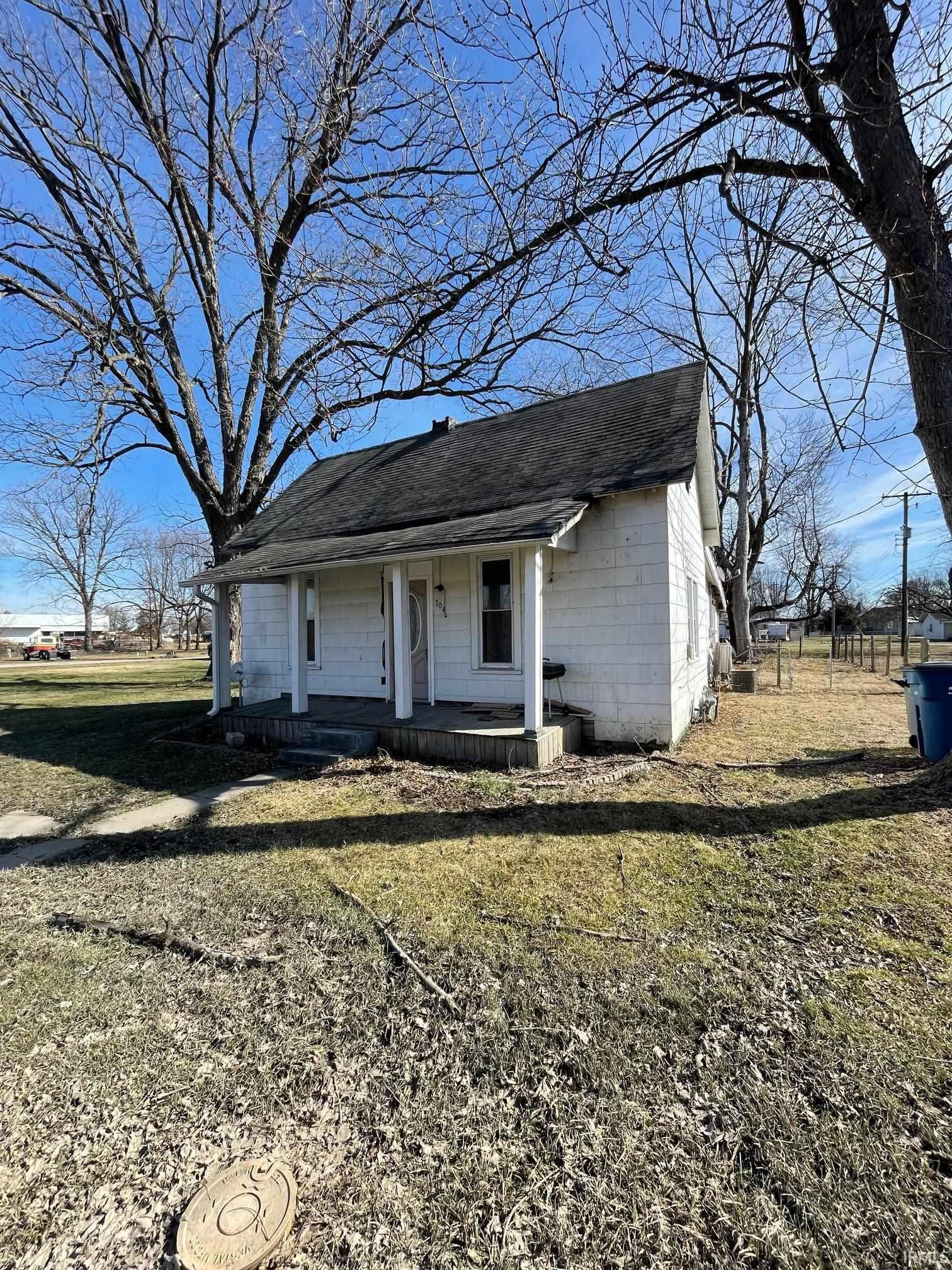 Homes for sale in Oaktown, IN | 304 N Park St, Oaktown, IN 47561 | MLS# 202511970