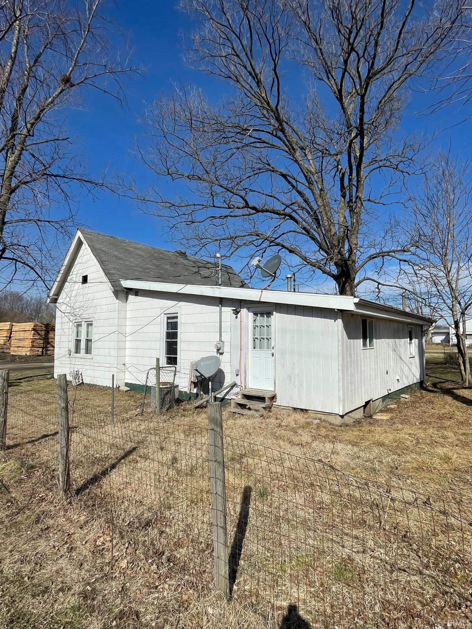 Homes for sale in Oaktown, IN | 304 N Park St, Oaktown, IN 47561 | MLS# 202511970