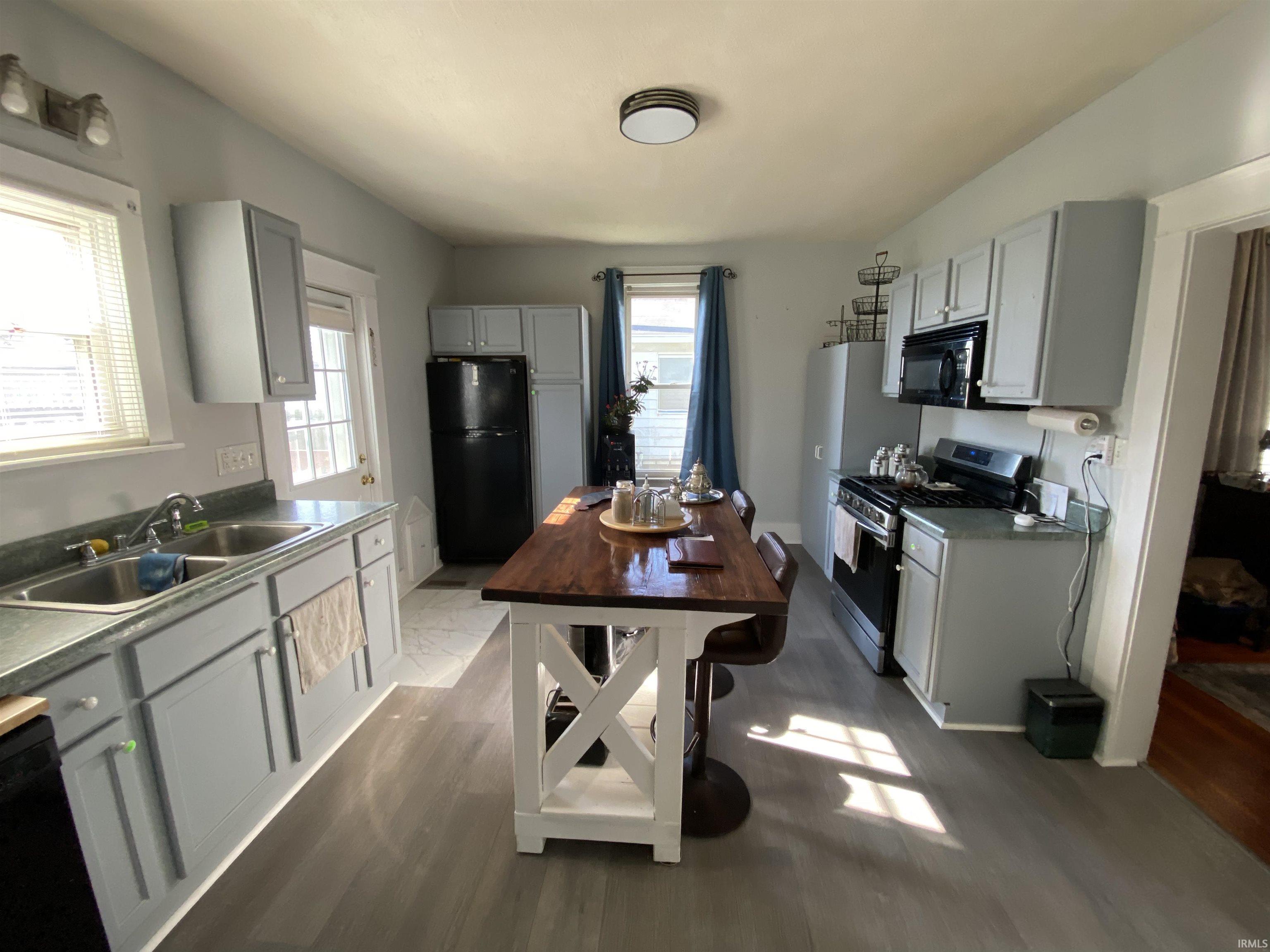 Photo 4 of 206 N Tucker Street