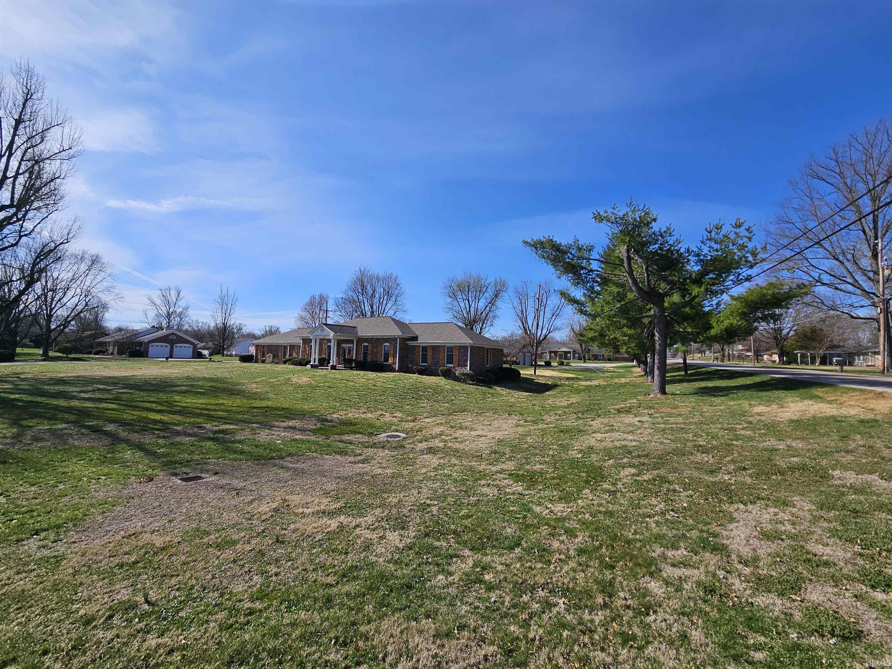 Homes for sale in Vincennes, IN | 501 Monticello Dr, Vincennes, IN 47591 | MLS# 202511981