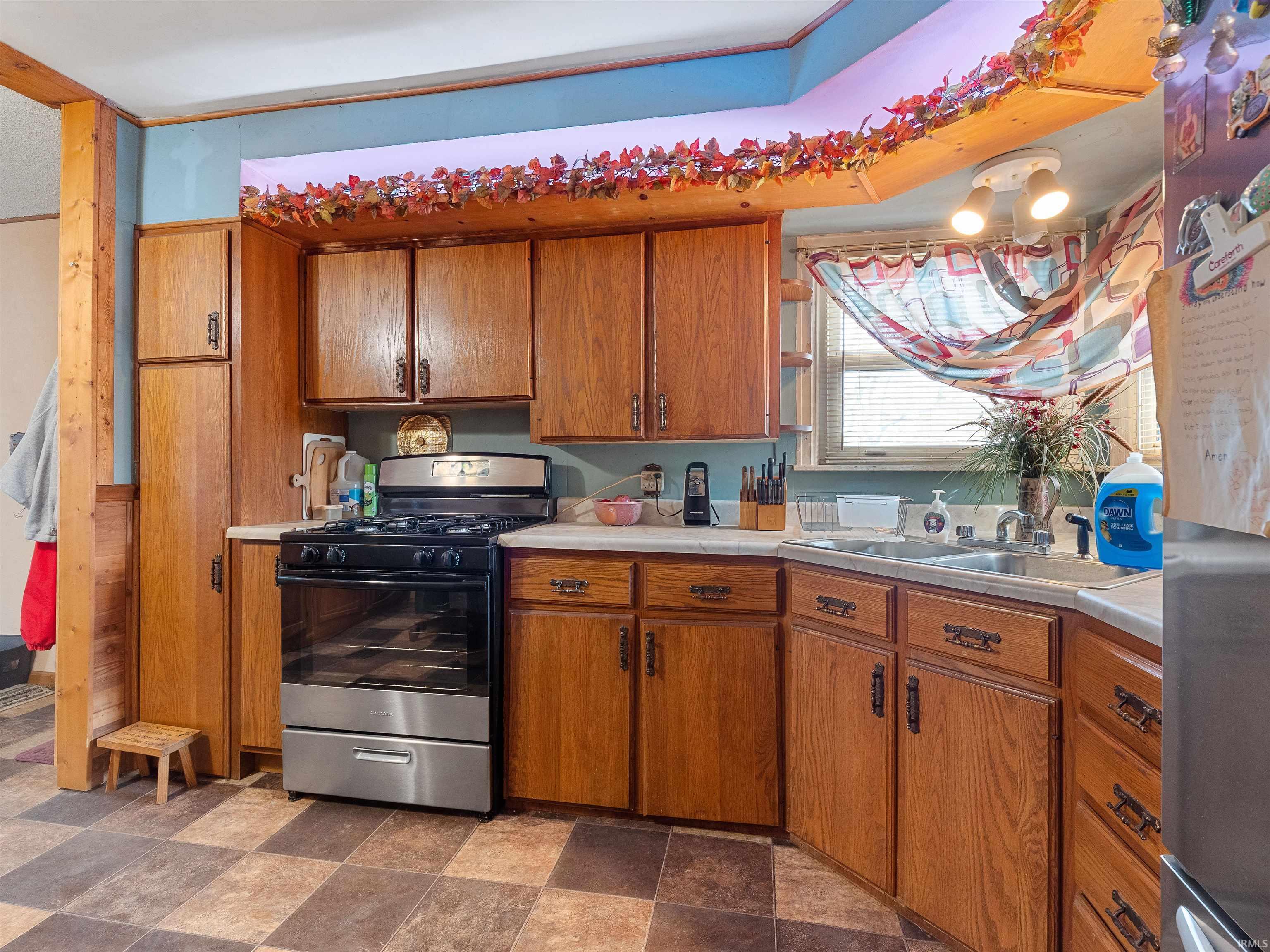 Photo 8 of 516 E Townley Street