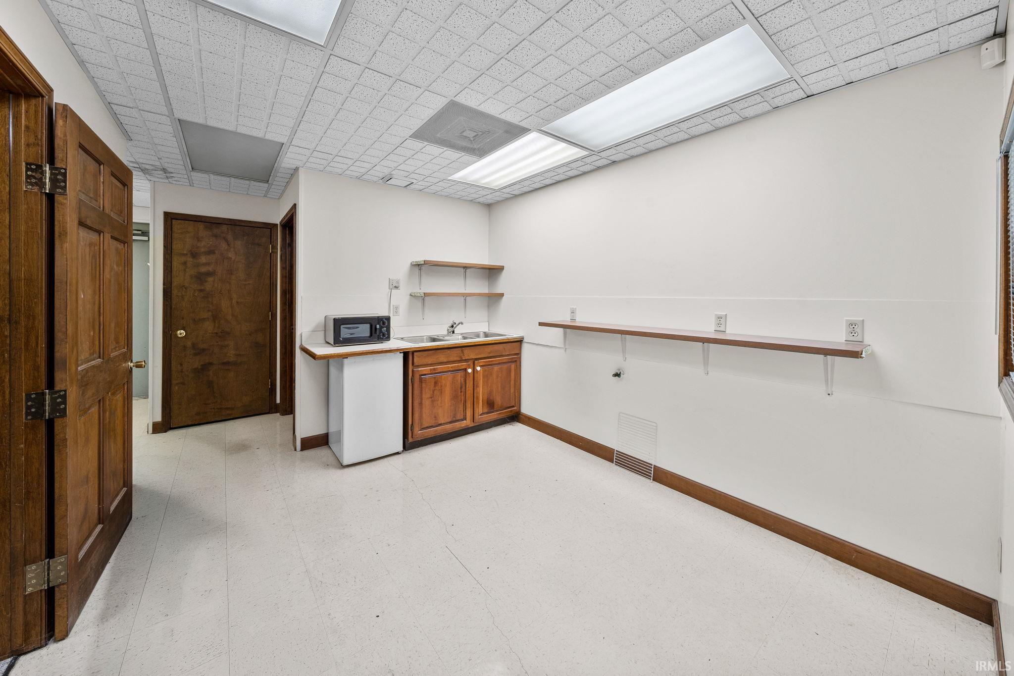 Photo 3 of 1600 W Beardsley Avenue