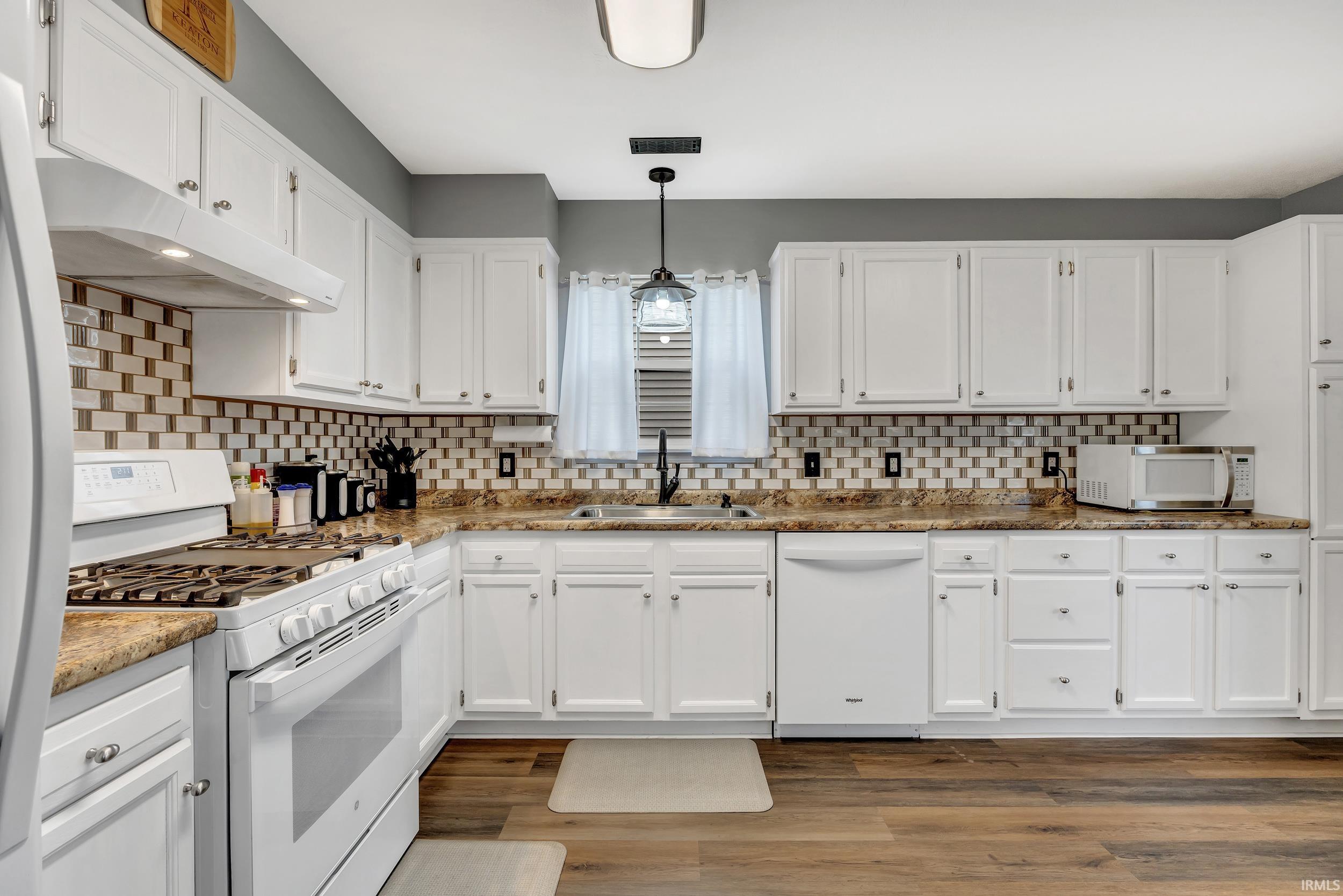 Photo 2 of 2607 Canbury Drive