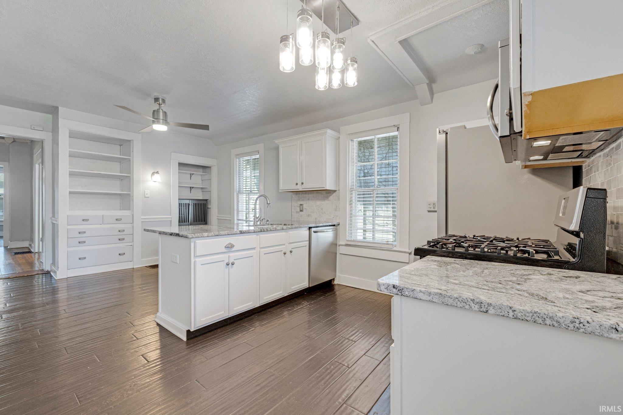 Photo 10 of 1118 W Jefferson Boulevard