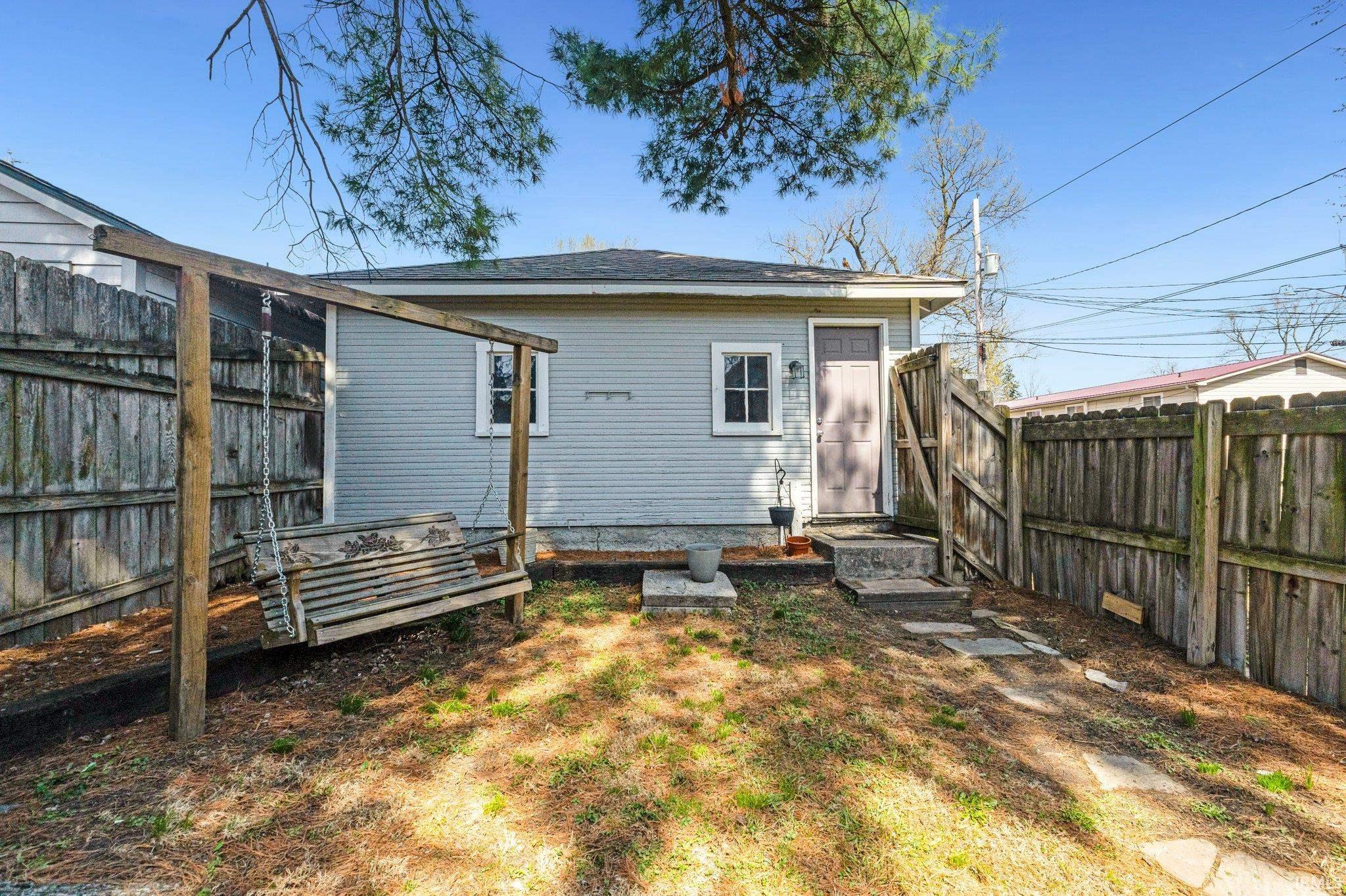 Photo 19 of 1118 W Jefferson Boulevard