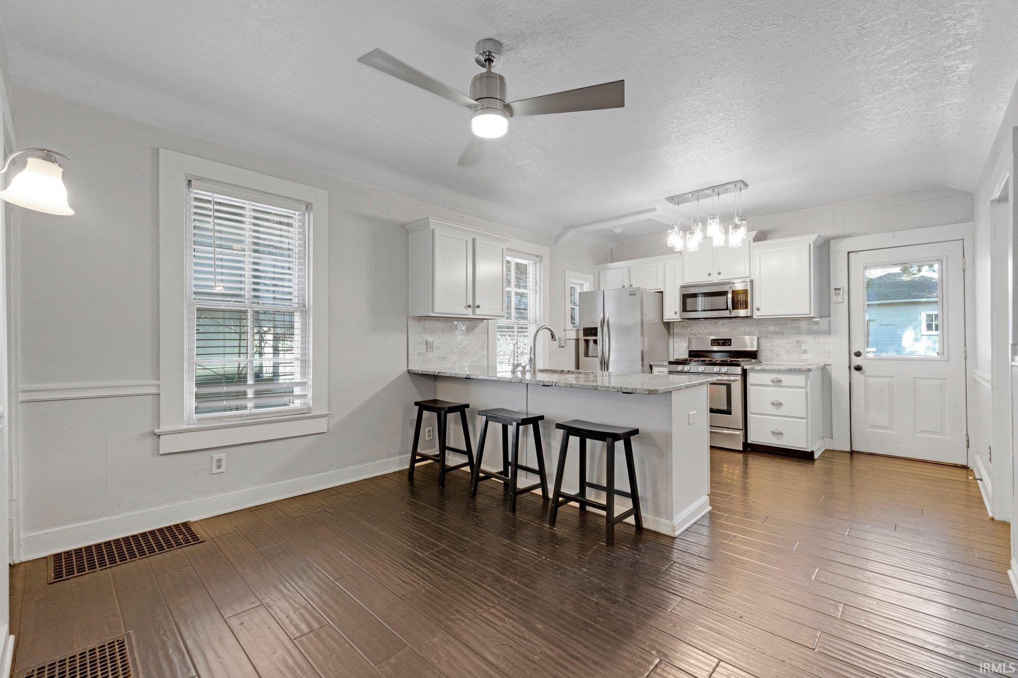 Photo 7 of 1118 W Jefferson Boulevard
