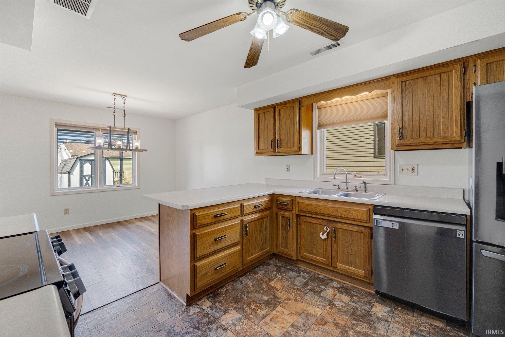 Photo 11 of 815 Duesenberg Drive