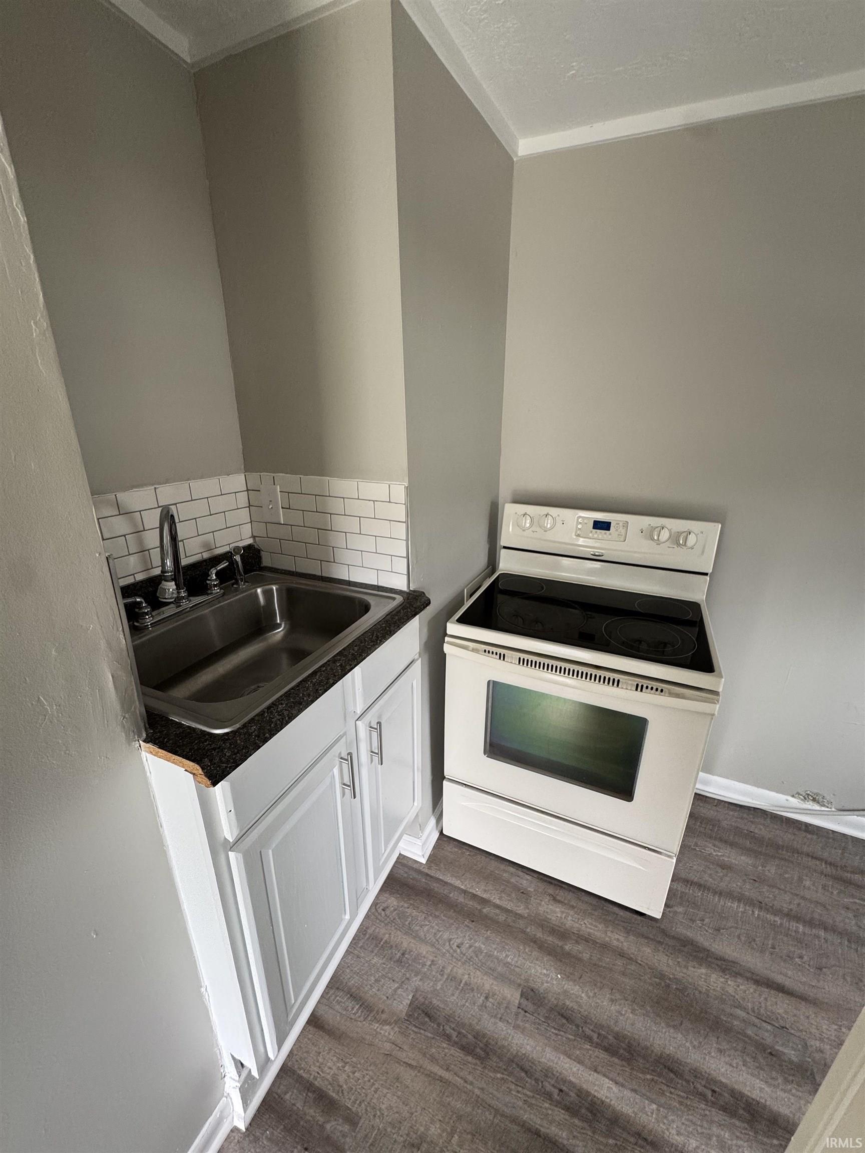 Photo 5 of 2911 Rolston Street
