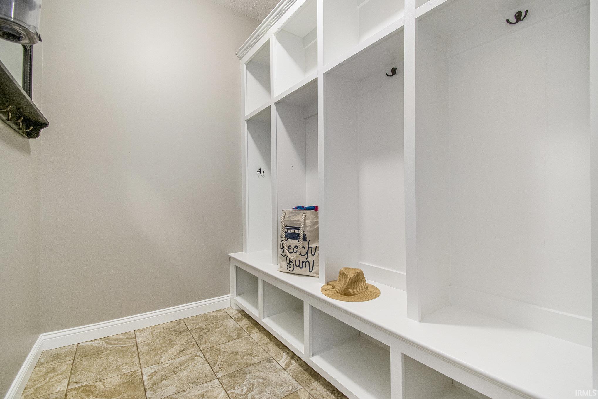 Photo 5 of 982 E Hawthorn Drive