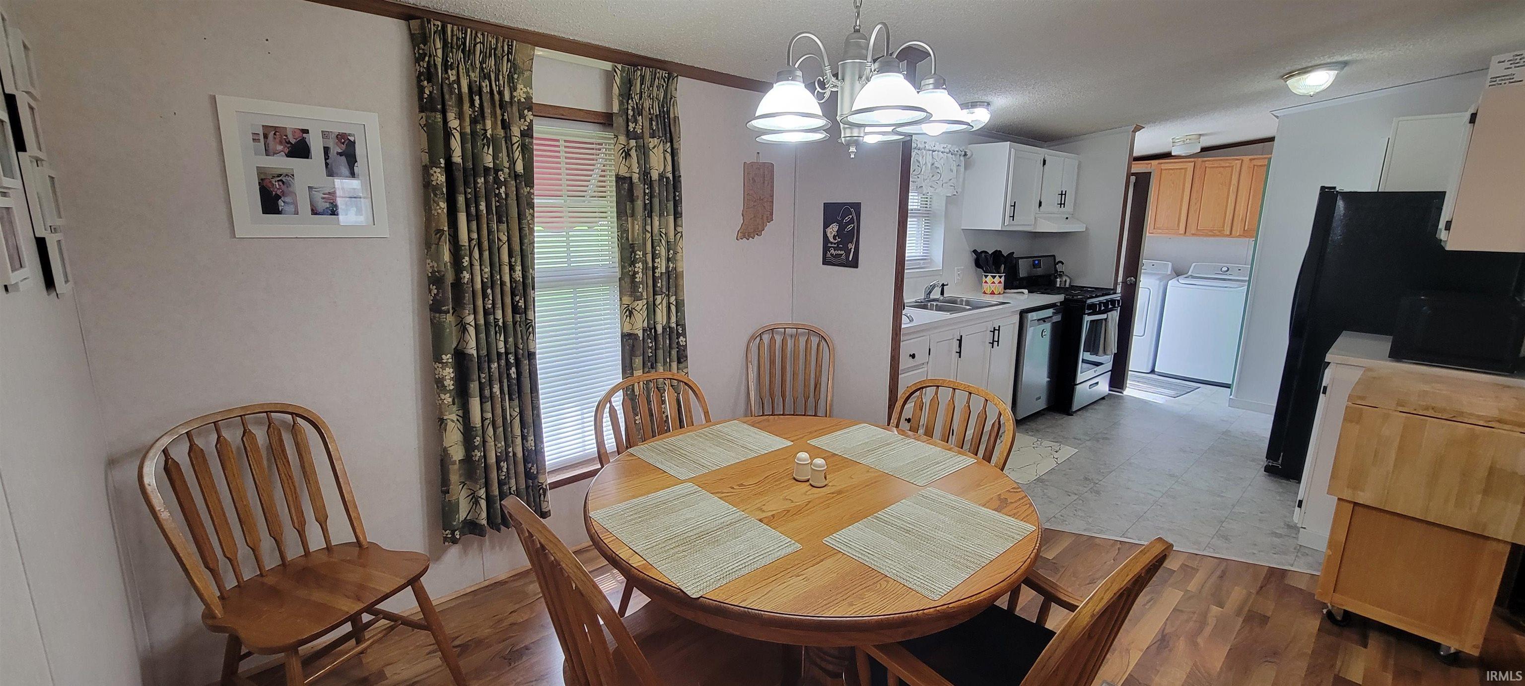 Photo 3 of 2563 E Wooster Road