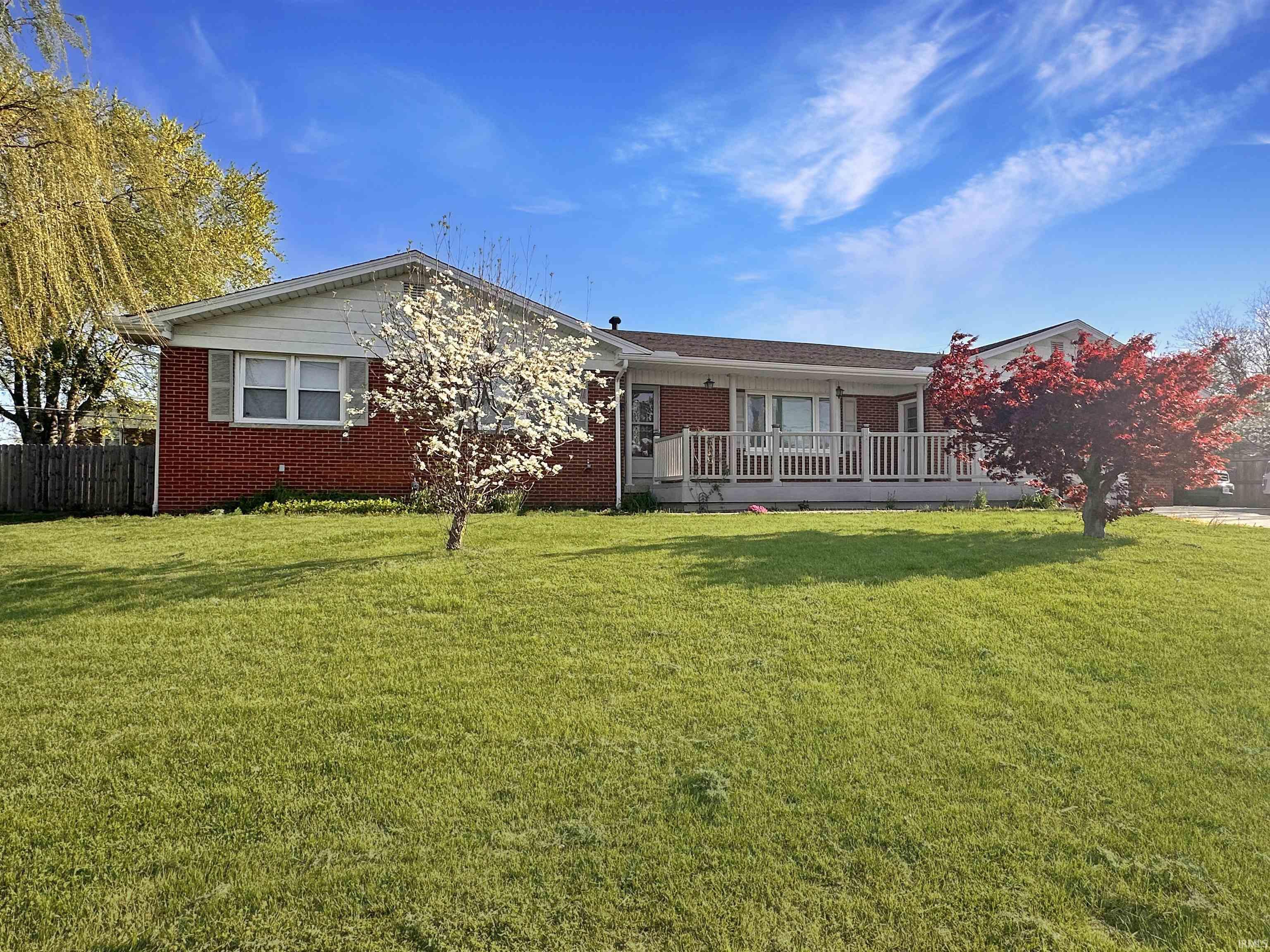 Homes for sale in Mount Vernon, IN | 433 Coronado Dr, Mount Vernon, IN 47620 | MLS# 202512895