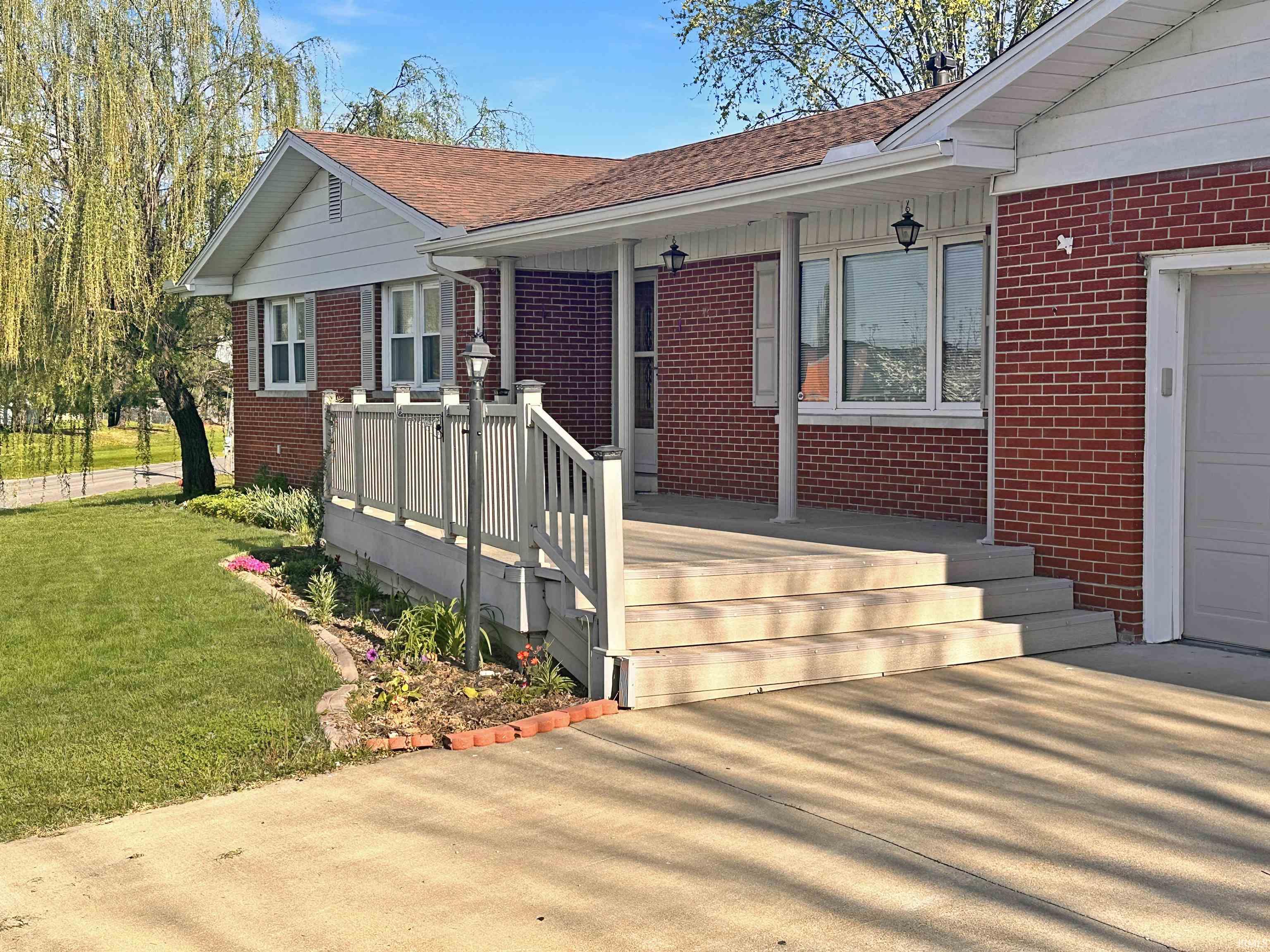 Homes for sale in Mount Vernon, IN | 433 Coronado Dr, Mount Vernon, IN 47620 | MLS# 202512895