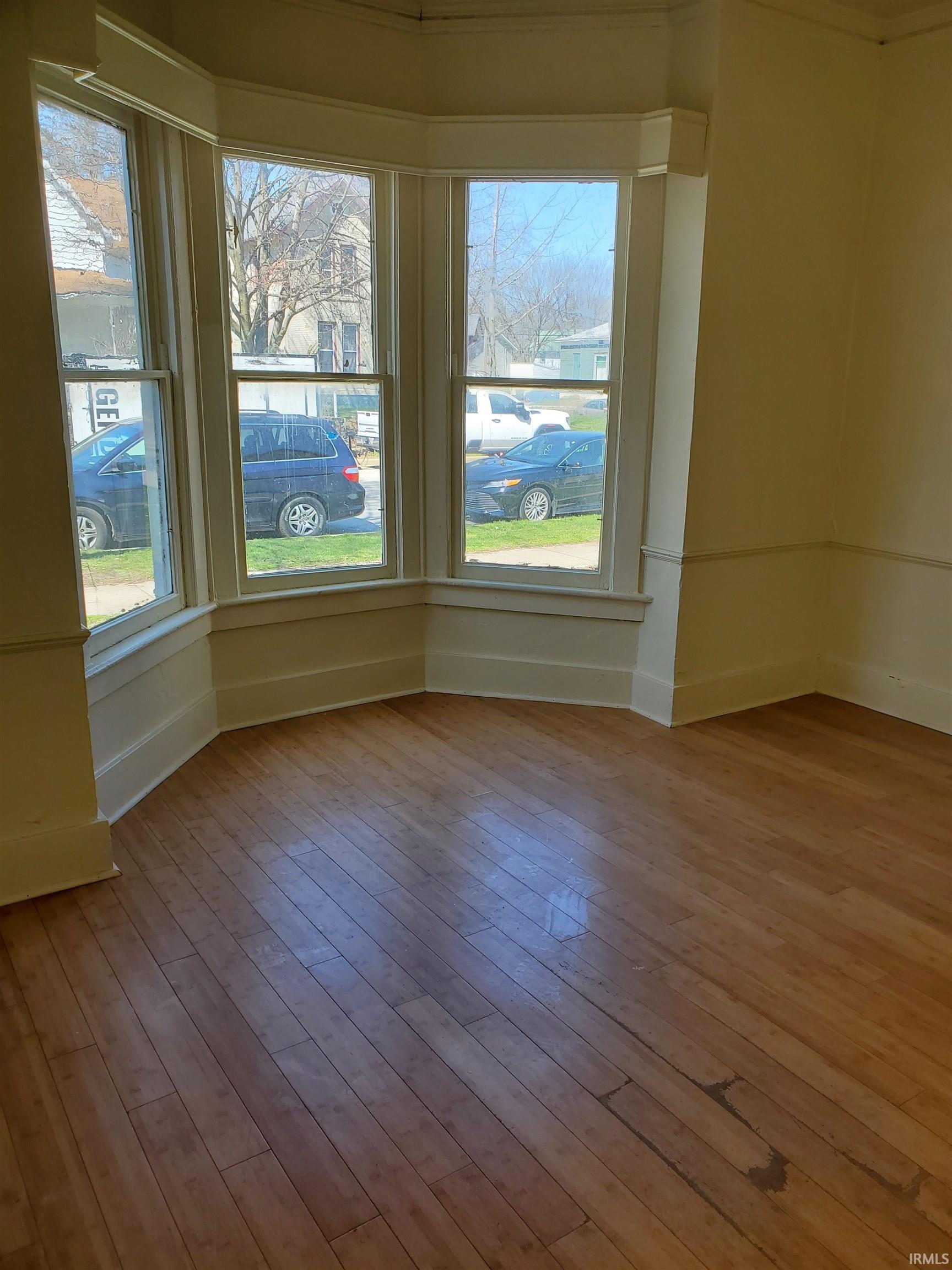 Photo 9 of 907 Marion Street