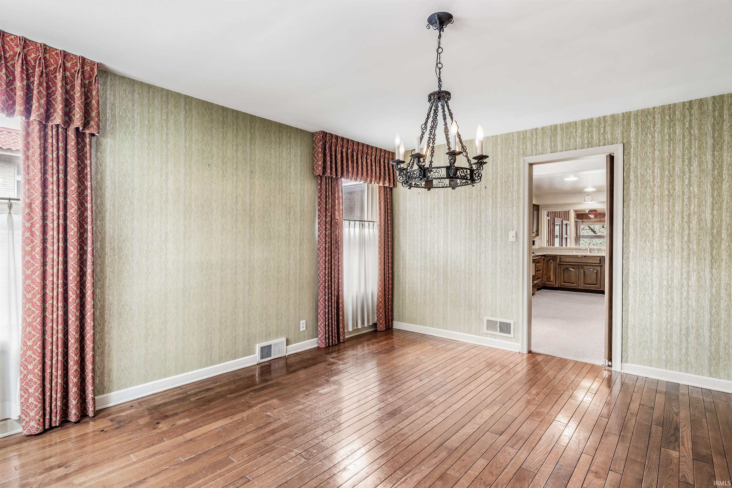 Photo 4 of 1618 Forest Park Boulevard