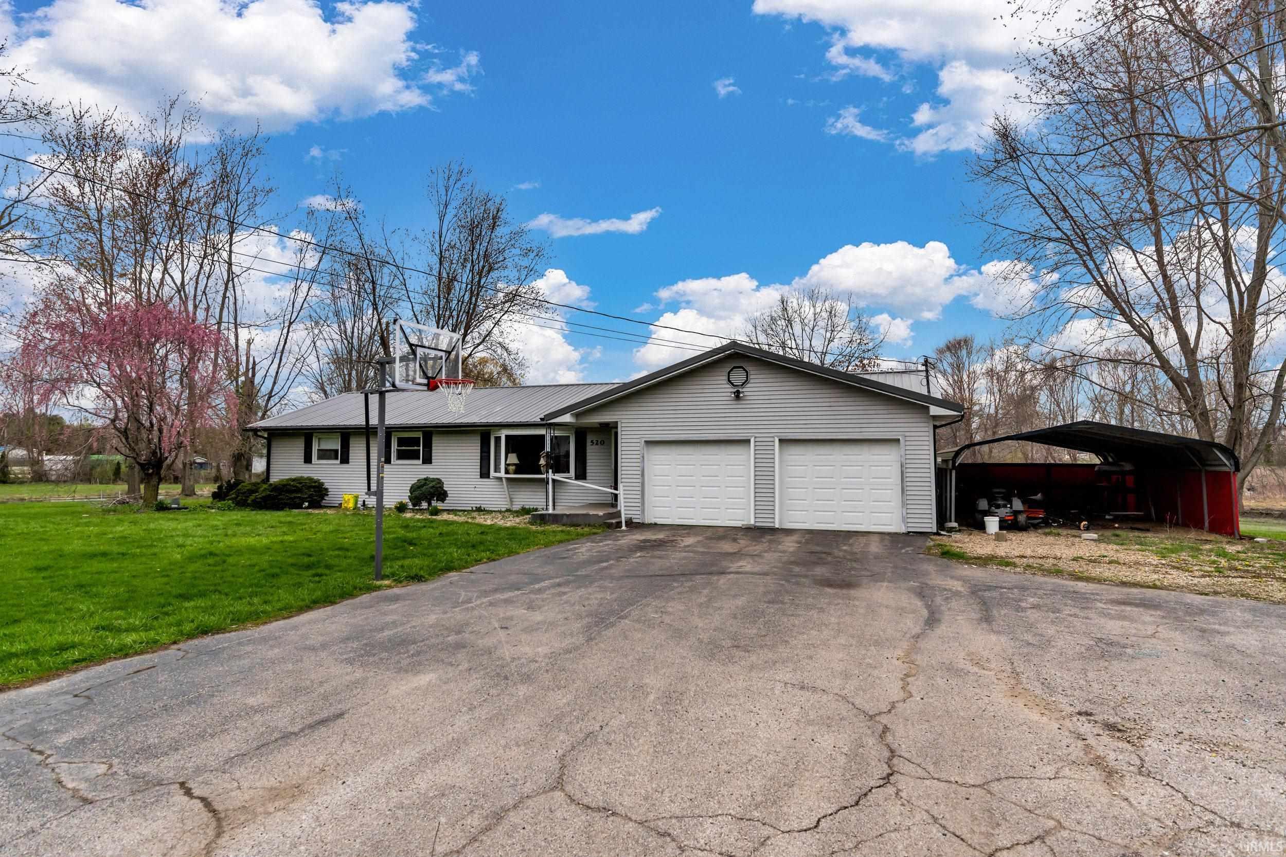 Photo 1 of 520 E Levi Lee Road