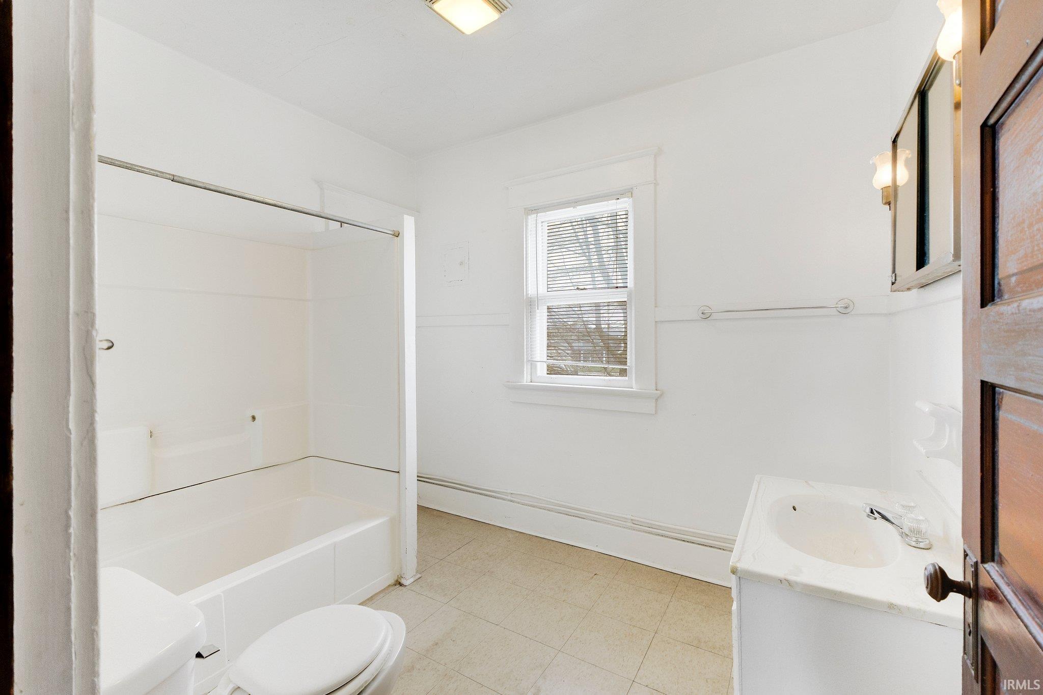 Photo 15 of 3319 S Clinton Street