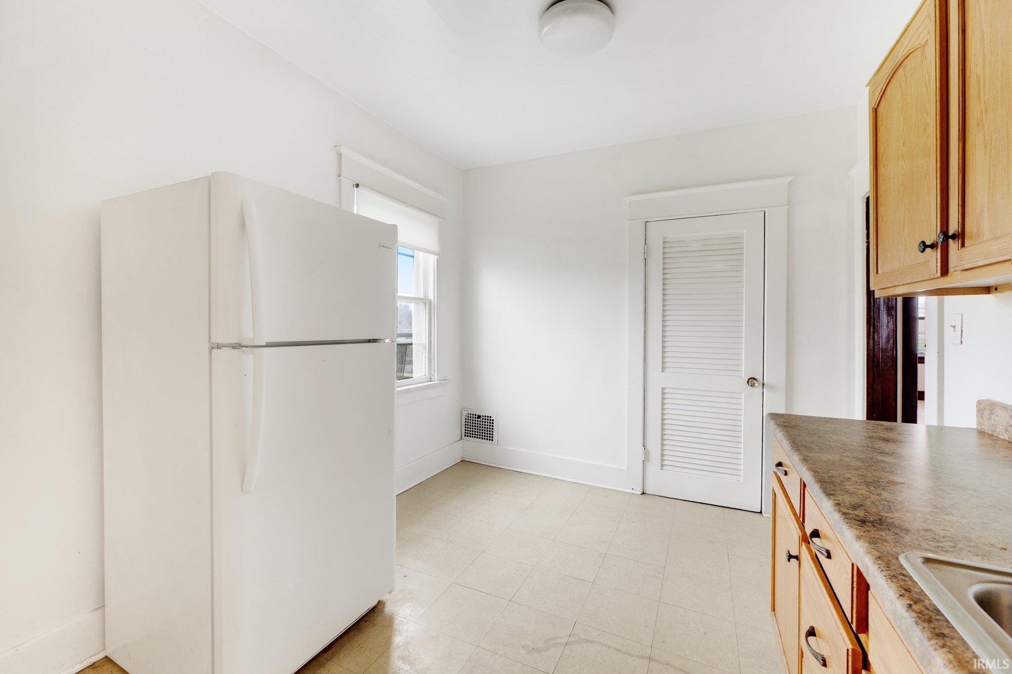 Photo 19 of 3319 S Clinton Street