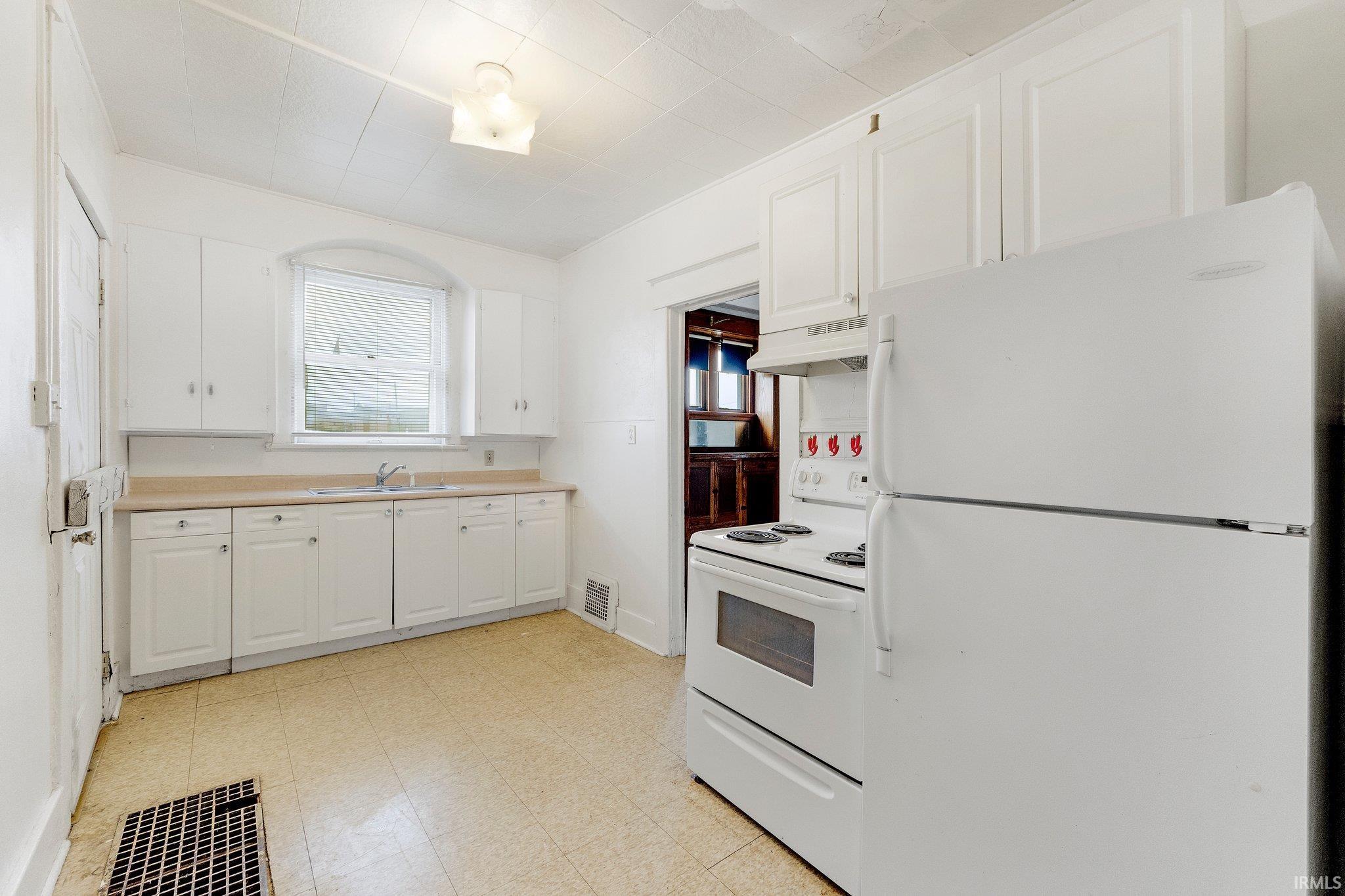 Photo 9 of 3319 S Clinton Street
