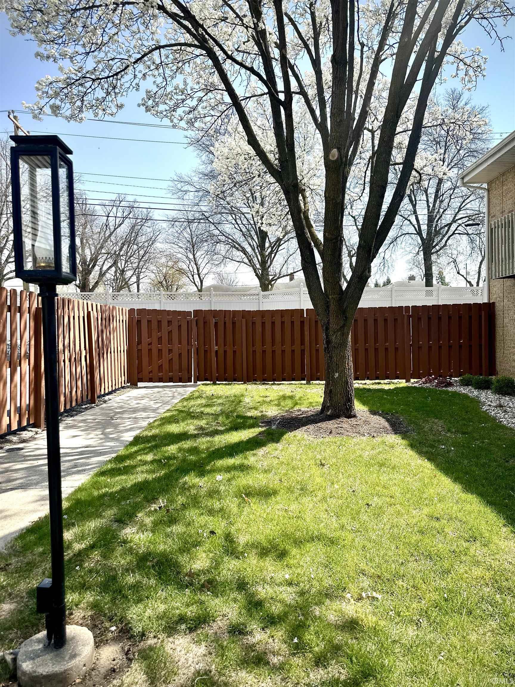 Photo 2 of 5645 S Wayne Avenue