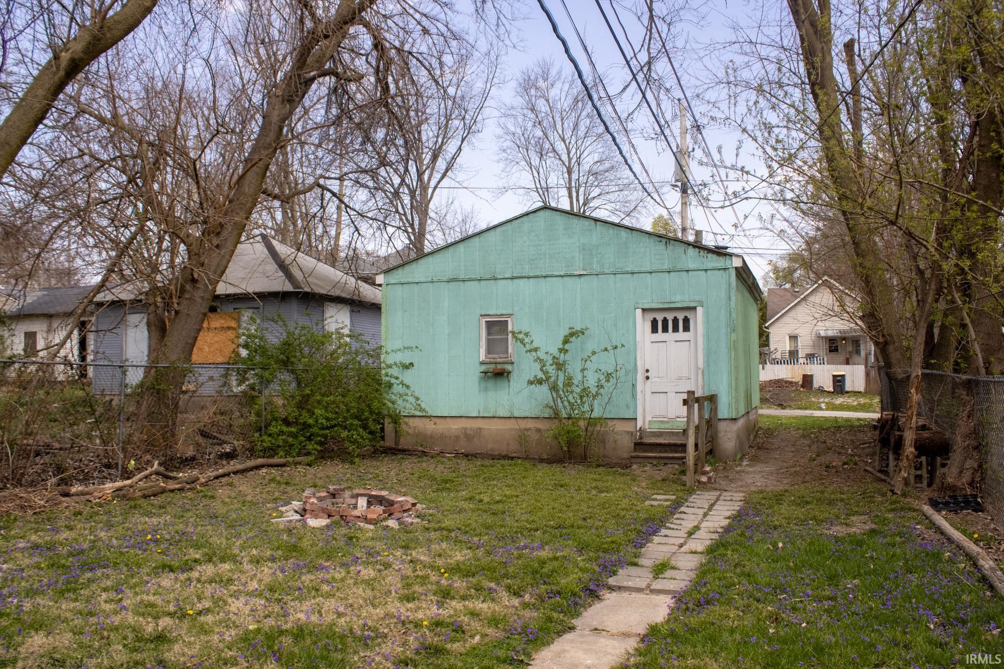 Photo 9 of 814 Grace Avenue