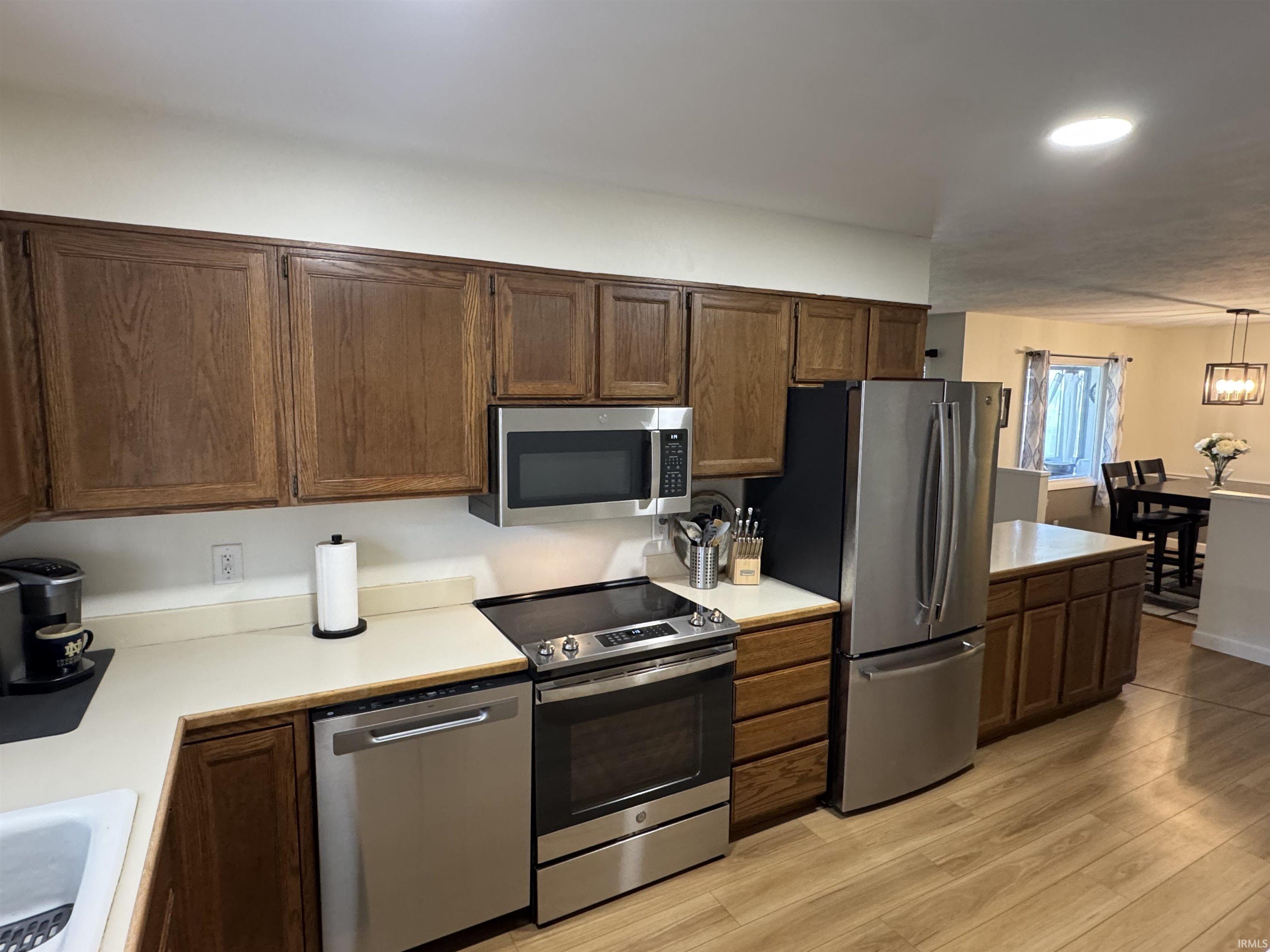 Photo 2 of 1830 Greenleaf Boulevard