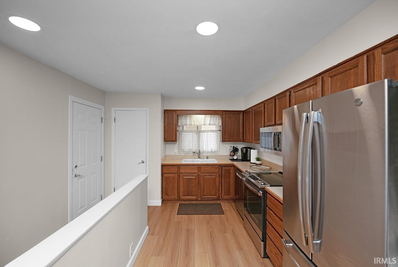 Photo 4 of 1830 Greenleaf Boulevard