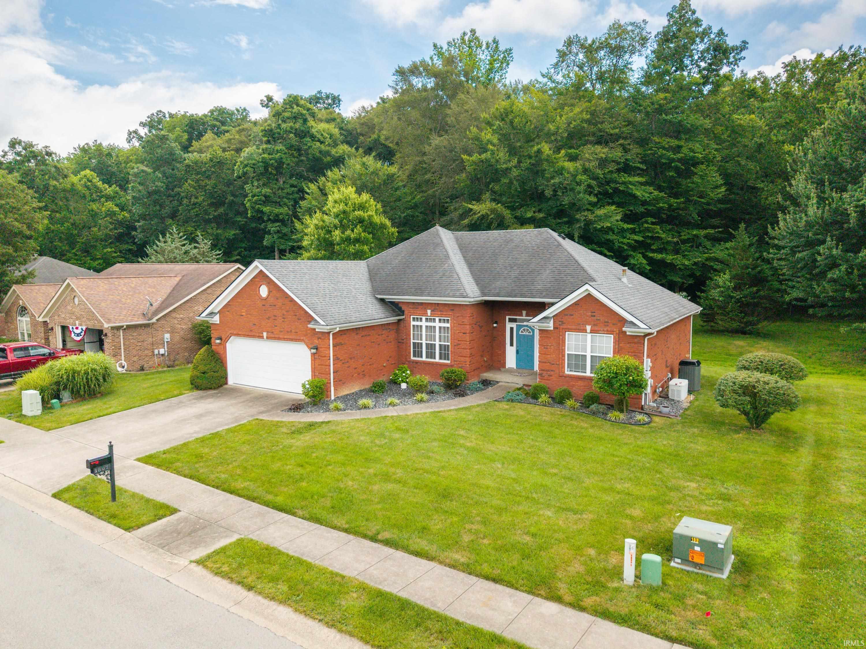 Homes for sale in Sellersburg, IN | 1807 Sterling Oaks Dr, Sellersburg, IN 47172 | MLS# 202513860