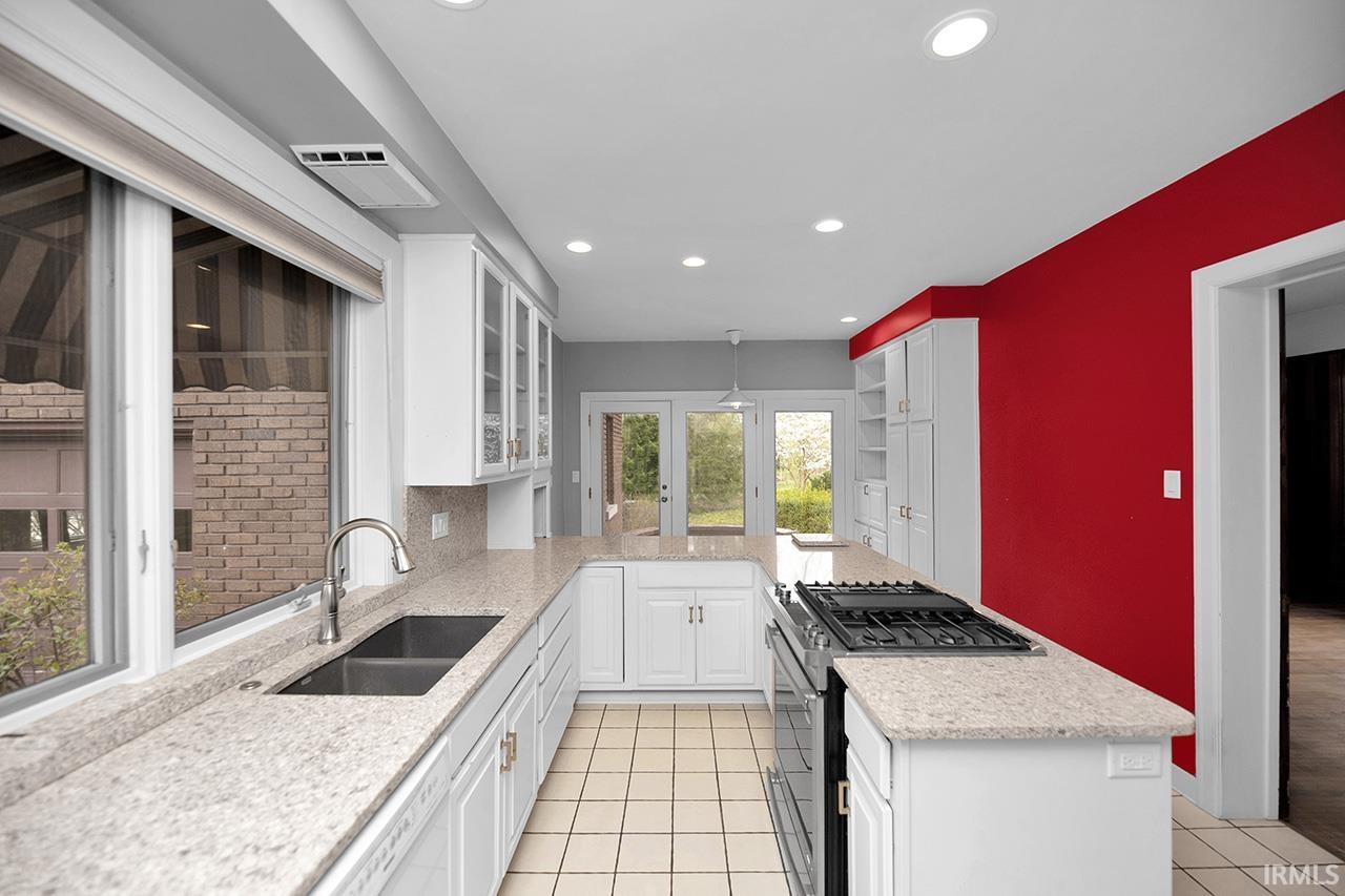 Photo 6 of 1418 Greenleaf Boulevard