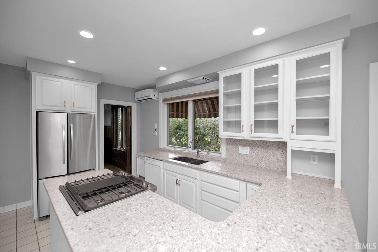 Photo 9 of 1418 Greenleaf Boulevard