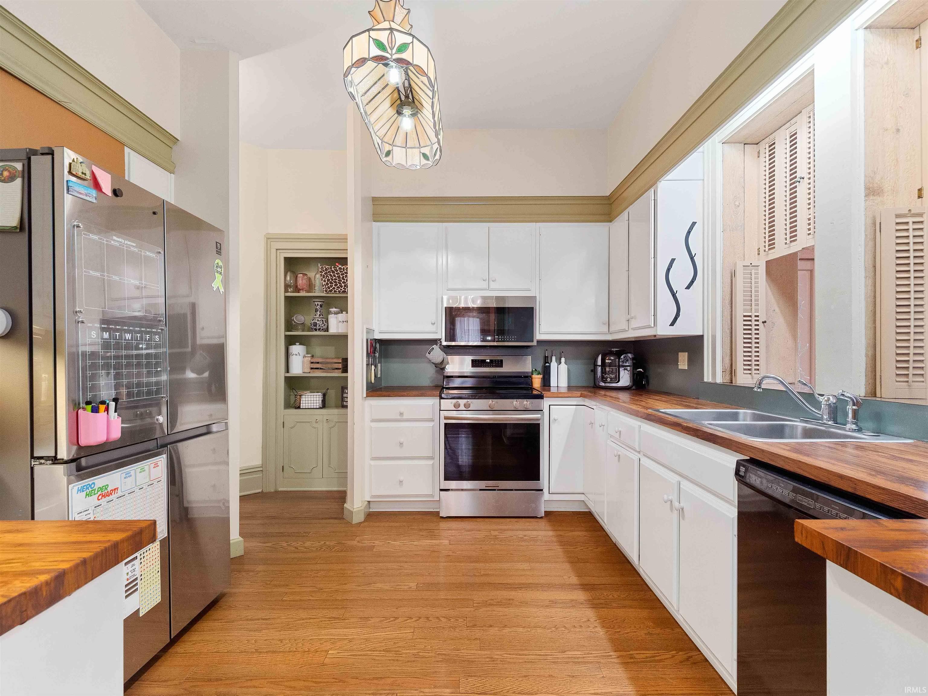 Photo 10 of 818 Mott Street