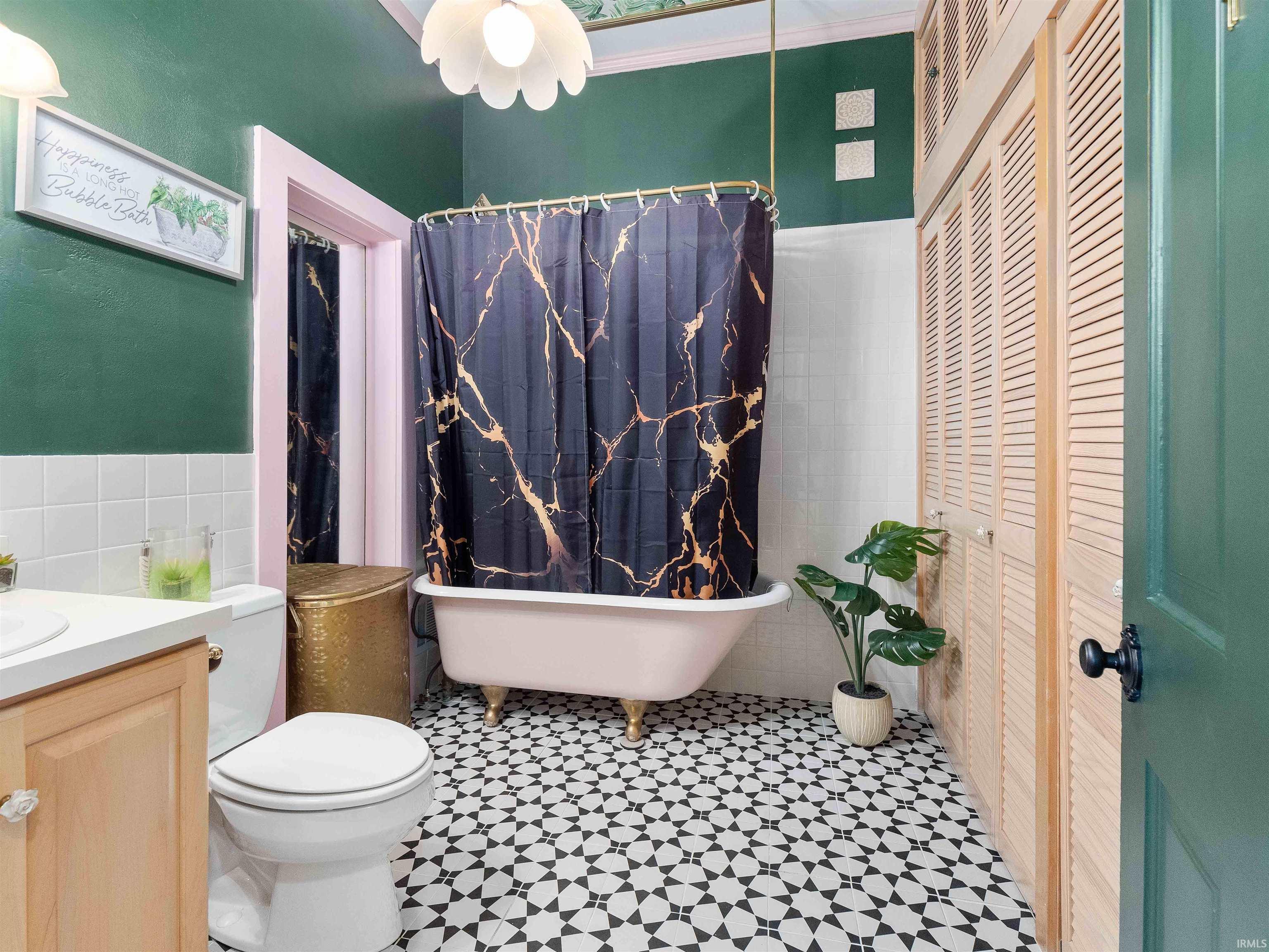 Photo 20 of 818 Mott Street