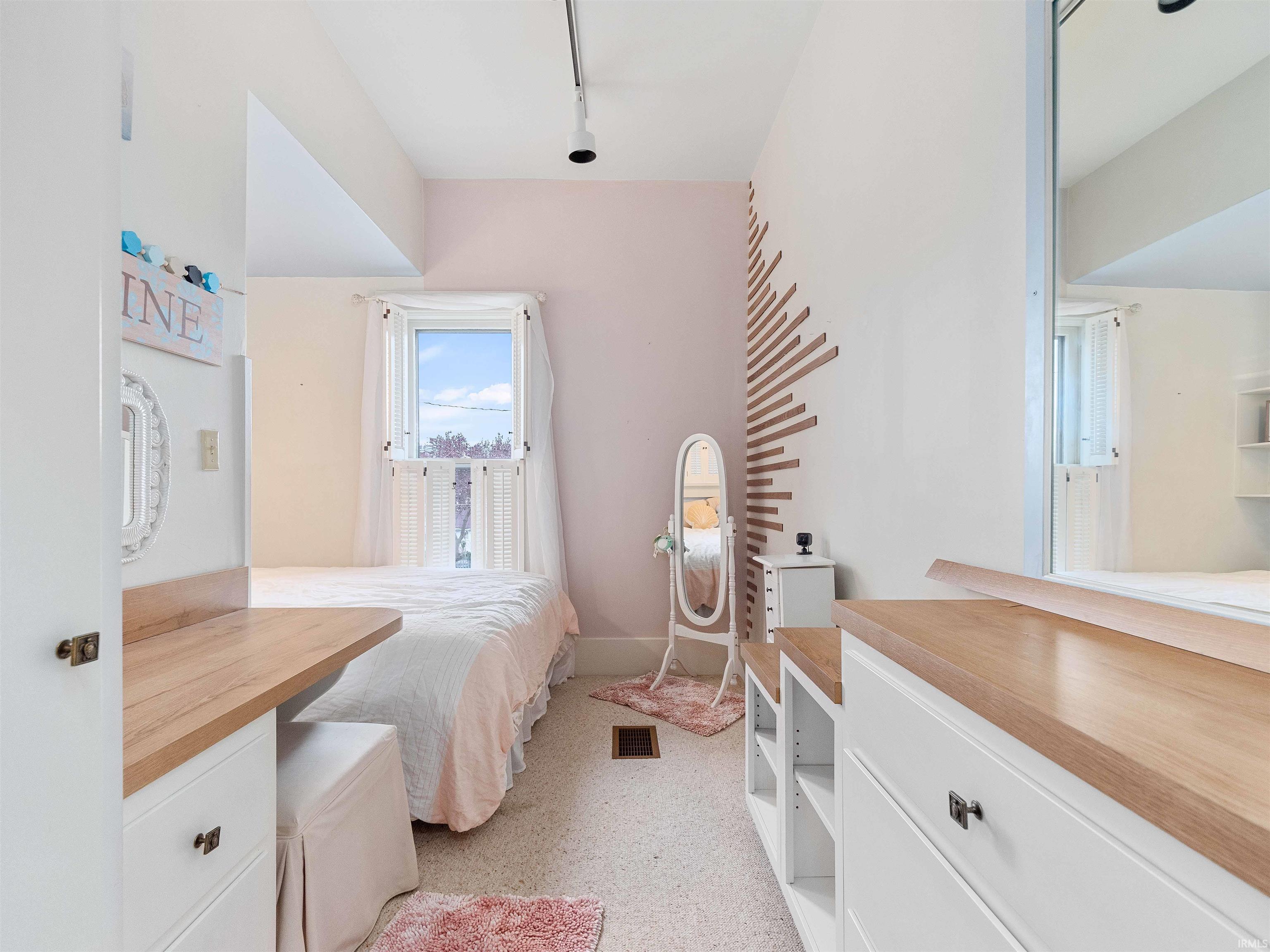Photo 23 of 818 Mott Street