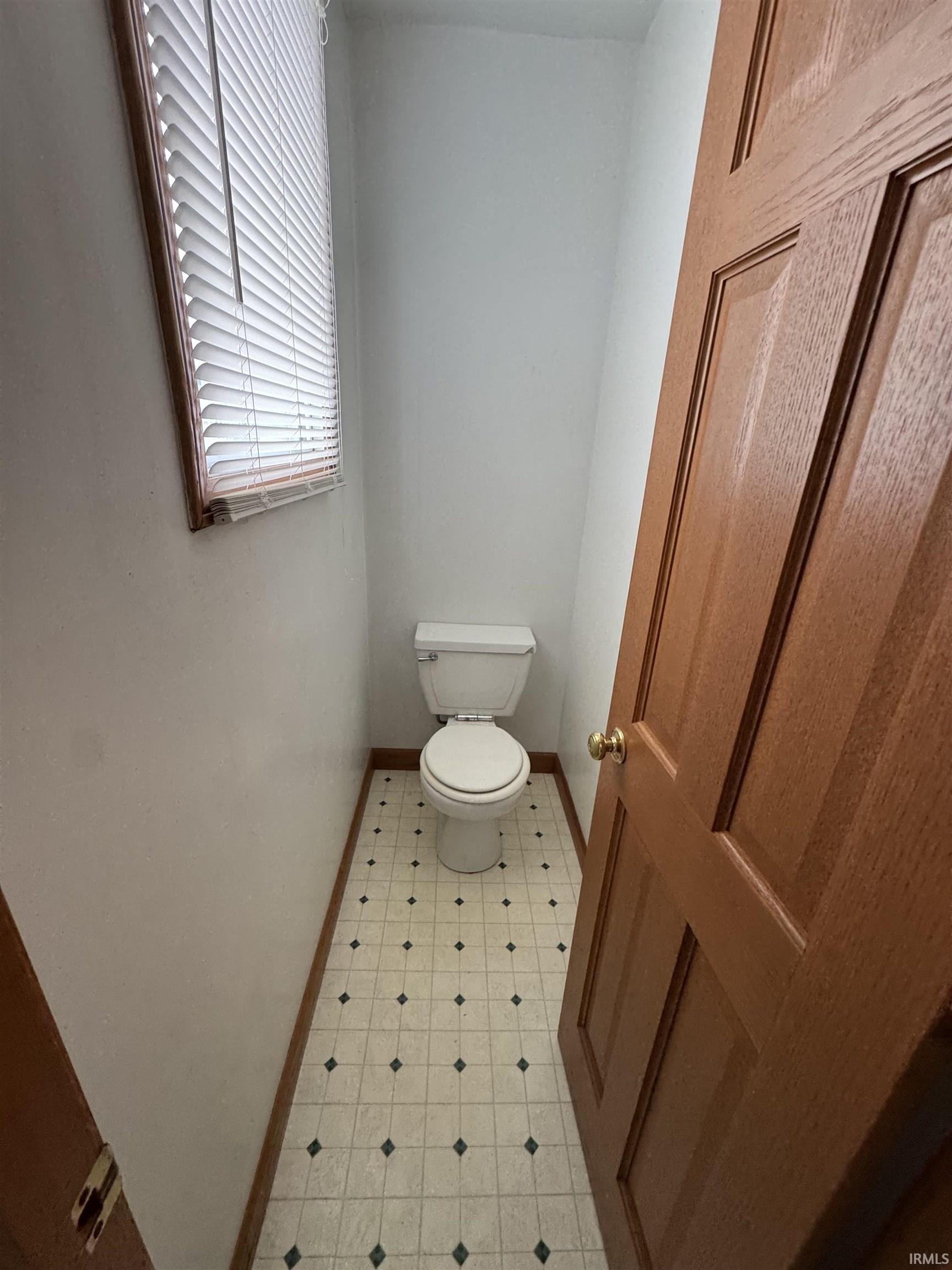 Photo 5 of 302 E Winona Avenue