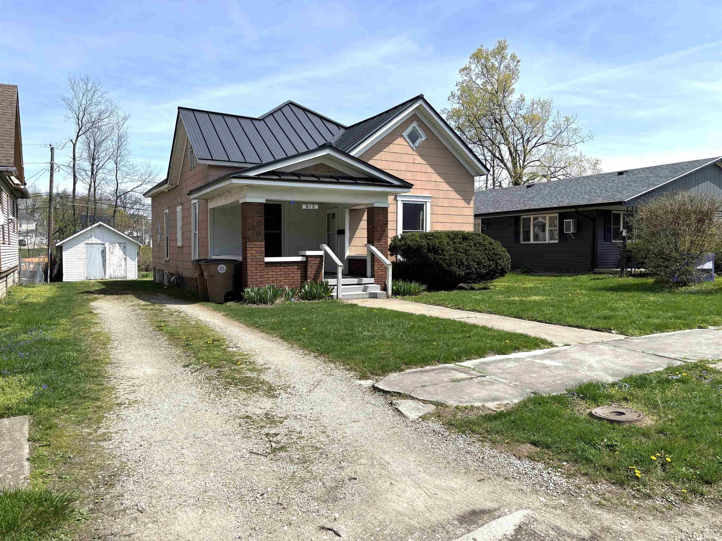 Homes for sale in Winchester, IN | 613 S Main St, Winchester, IN 47394 | MLS# 202514160