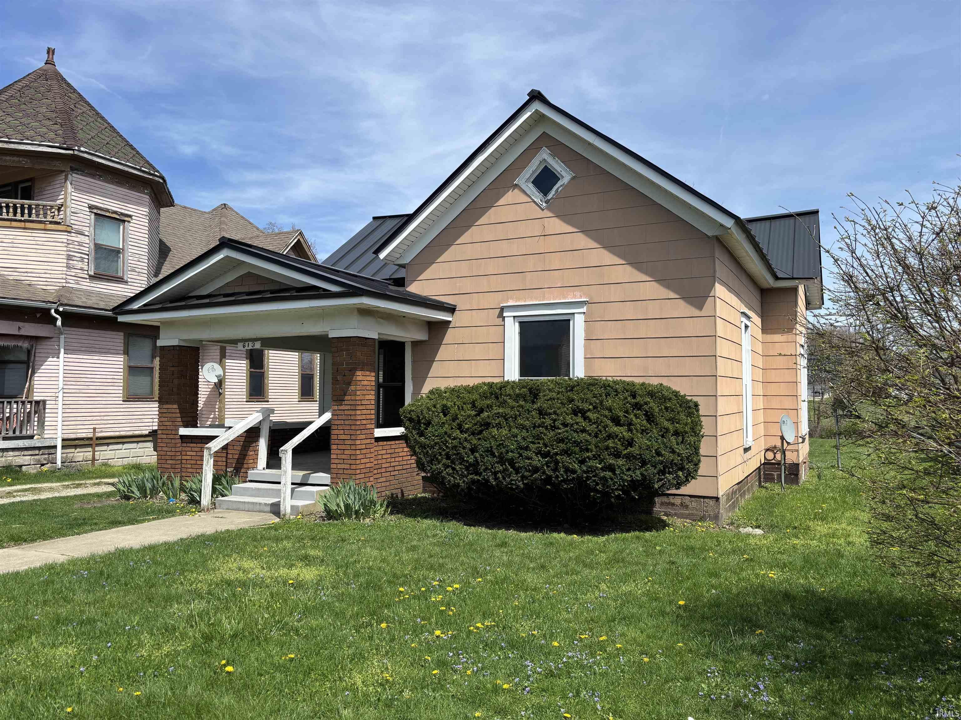 Homes for sale in Winchester, IN | 613 S Main St, Winchester, IN 47394 | MLS# 202514160