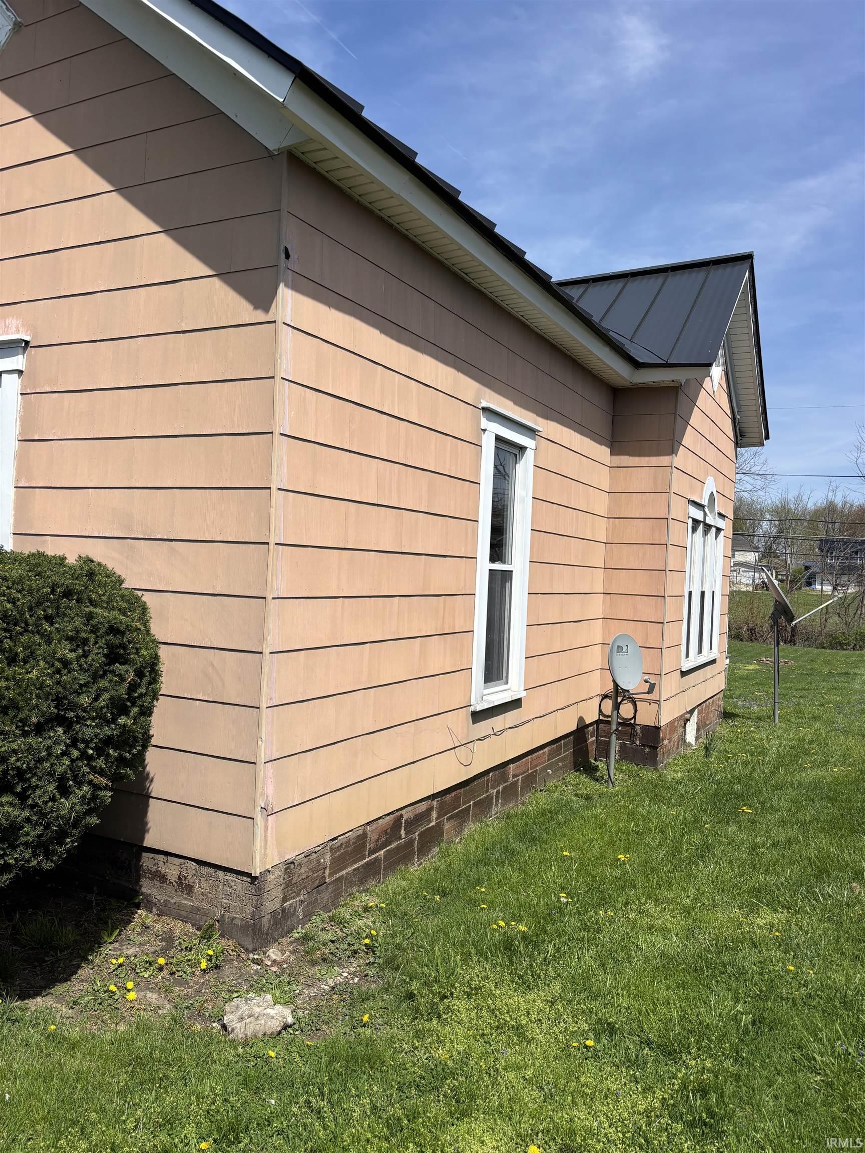 Homes for sale in Winchester, IN | 613 S Main St, Winchester, IN 47394 | MLS# 202514160