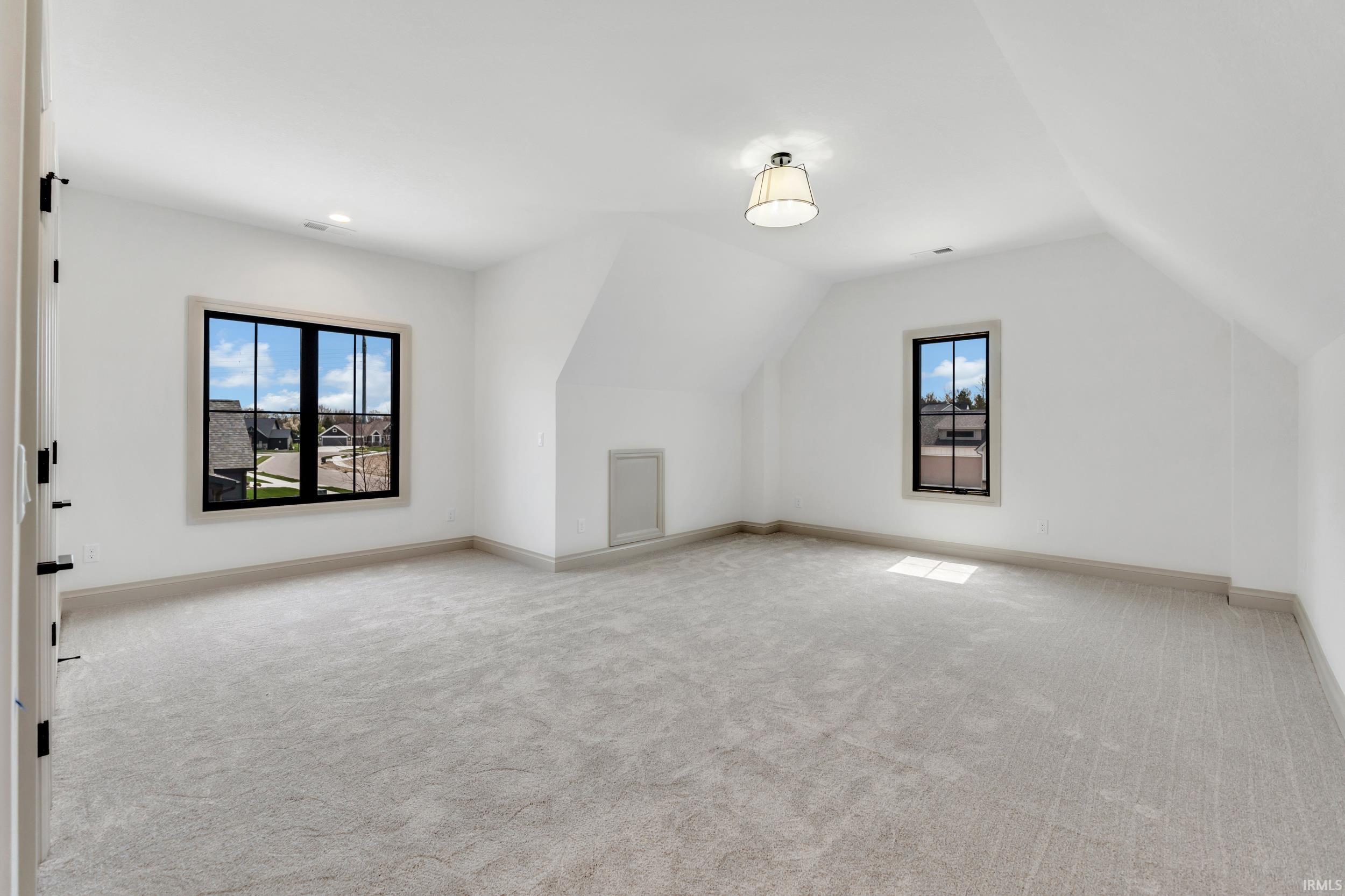 Upper additional primary / Flex room